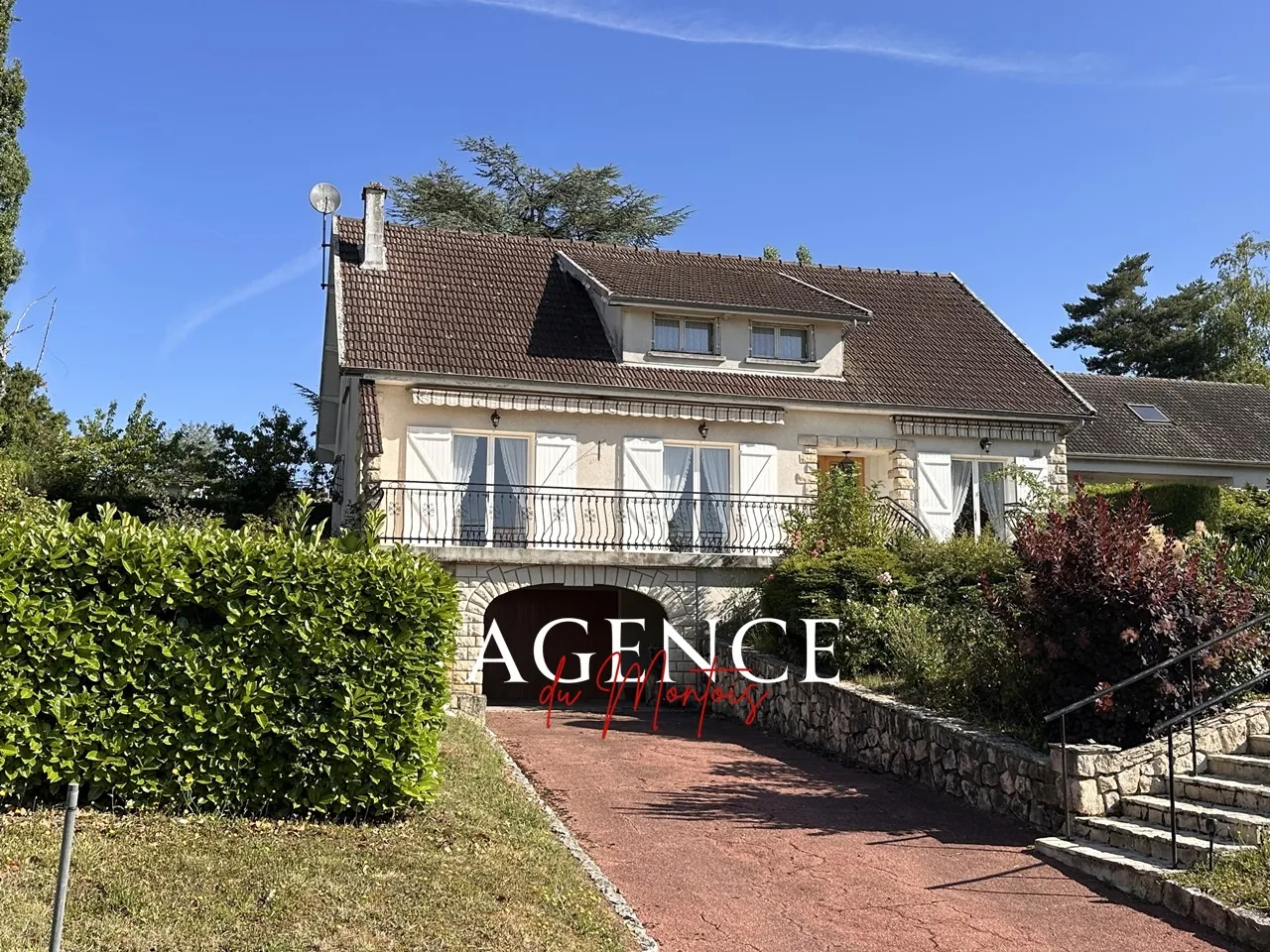 Maison indépendante à vendre à Donnemarie-Dontilly avec terrain de 1922 m² 