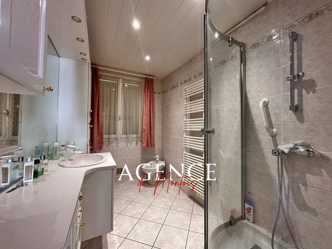 Maison indépendante à vendre à Donnemarie-Dontilly avec terrain de 1922 m² 