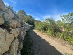 Maison bohème avec vue panoramique à Alès - Terrain de 3513 m², potentiel gîte, idéal pour vie sereine et projets nature 