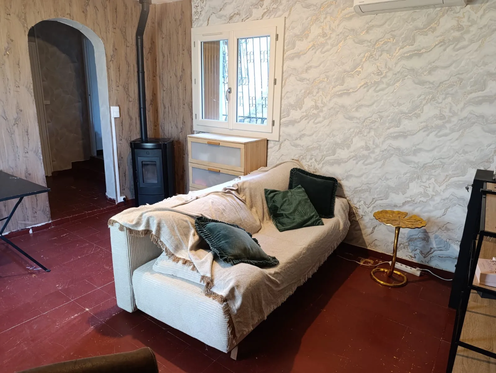 Maison bohème avec vue panoramique à Alès - Terrain de 3513 m², potentiel gîte, idéal pour vie sereine et projets nature 