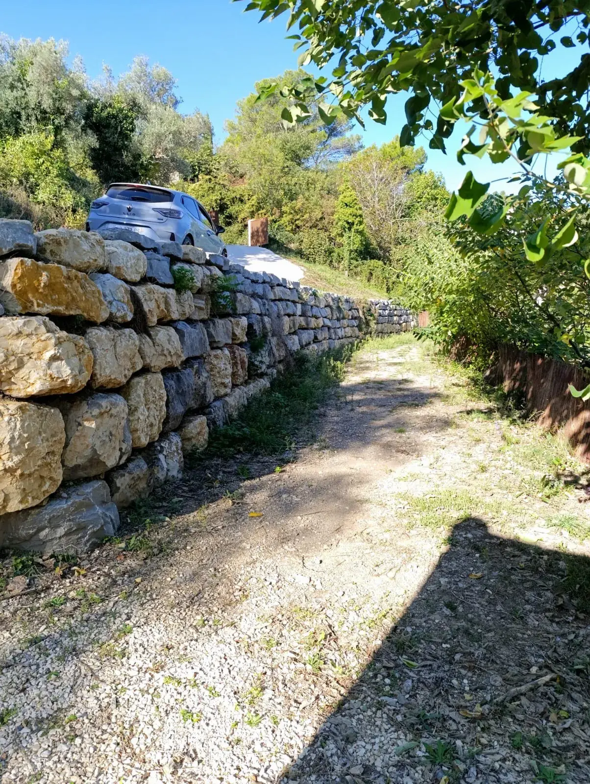 Maison bohème avec vue panoramique à Alès - Terrain de 3513 m², potentiel gîte, idéal pour vie sereine et projets nature 