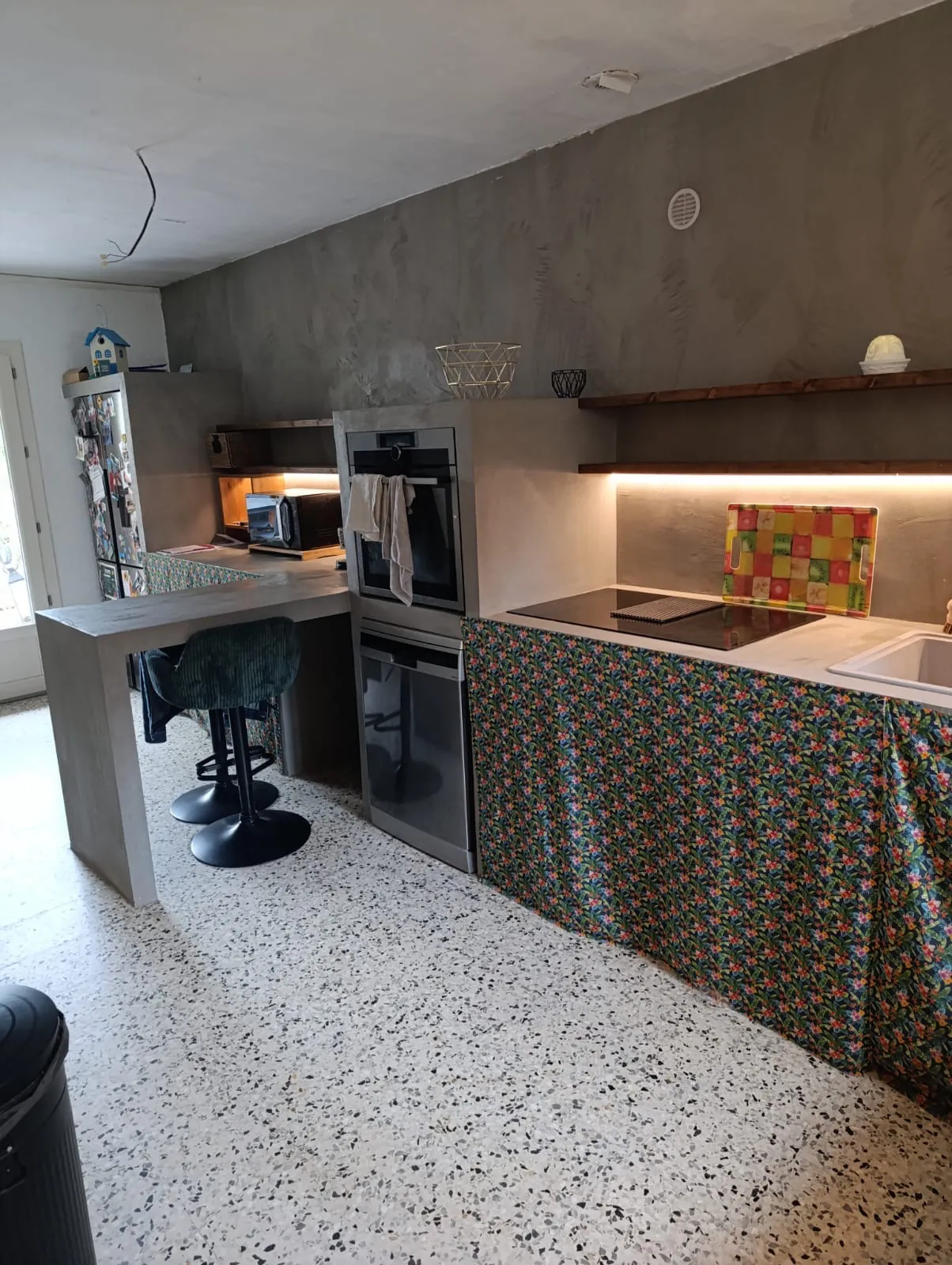 Maison bohème avec vue panoramique à Alès - Terrain de 3513 m², potentiel gîte, idéal pour vie sereine et projets nature 