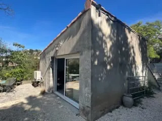Maison bohème avec vue panoramique à Alès - Terrain de 3513 m², potentiel gîte, idéal pour vie sereine et projets nature 