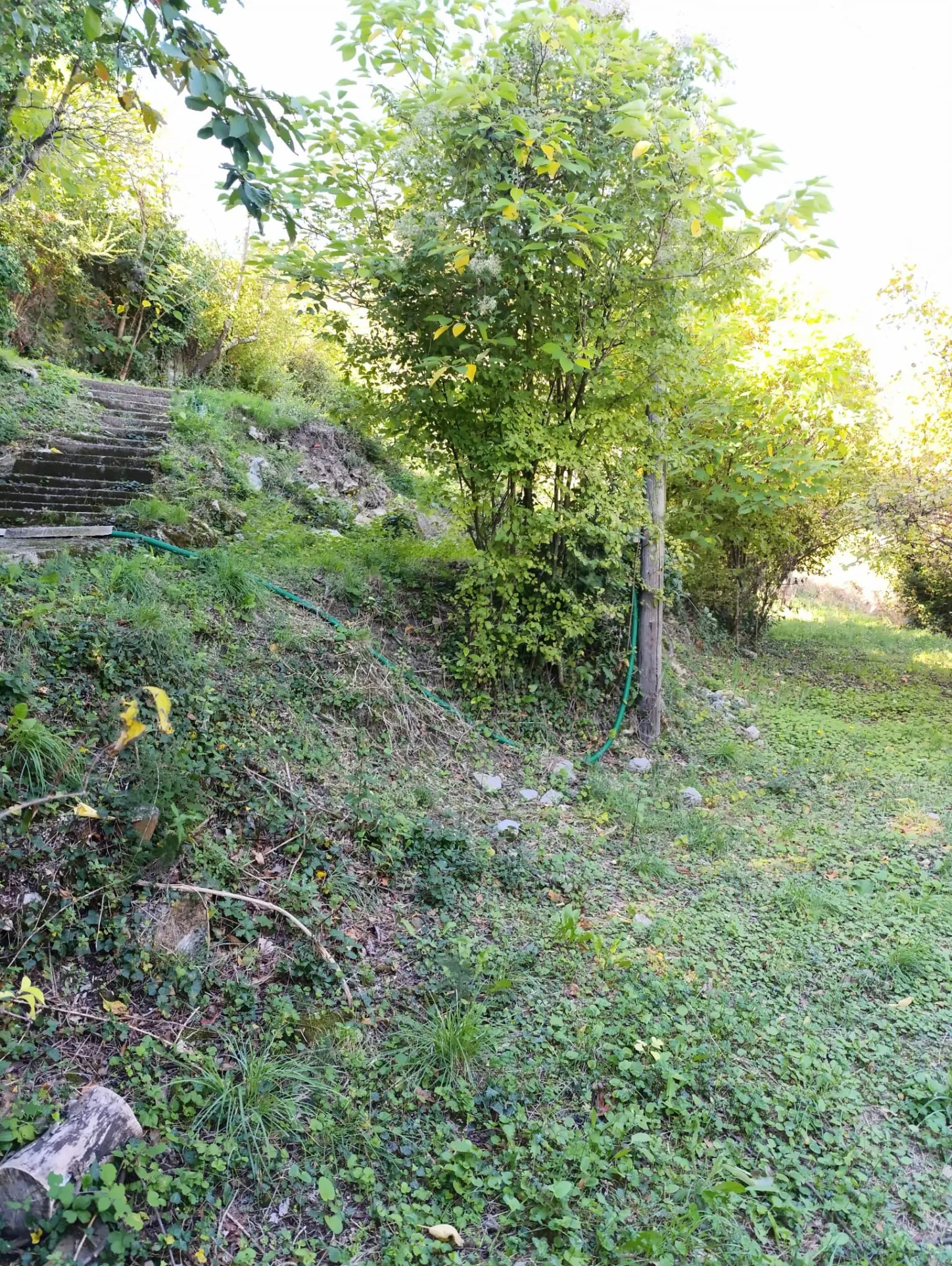 Maison bohème avec vue panoramique à Alès - Terrain de 3513 m², potentiel gîte, idéal pour vie sereine et projets nature 