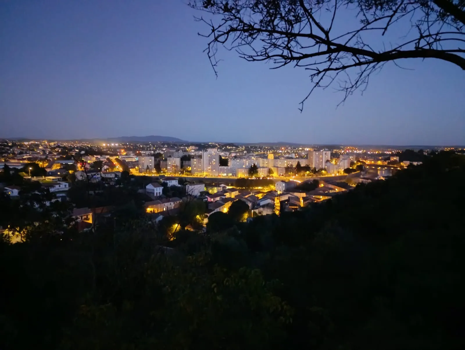 Maison bohème avec vue panoramique à Alès - Terrain de 3513 m², potentiel gîte, idéal pour vie sereine et projets nature