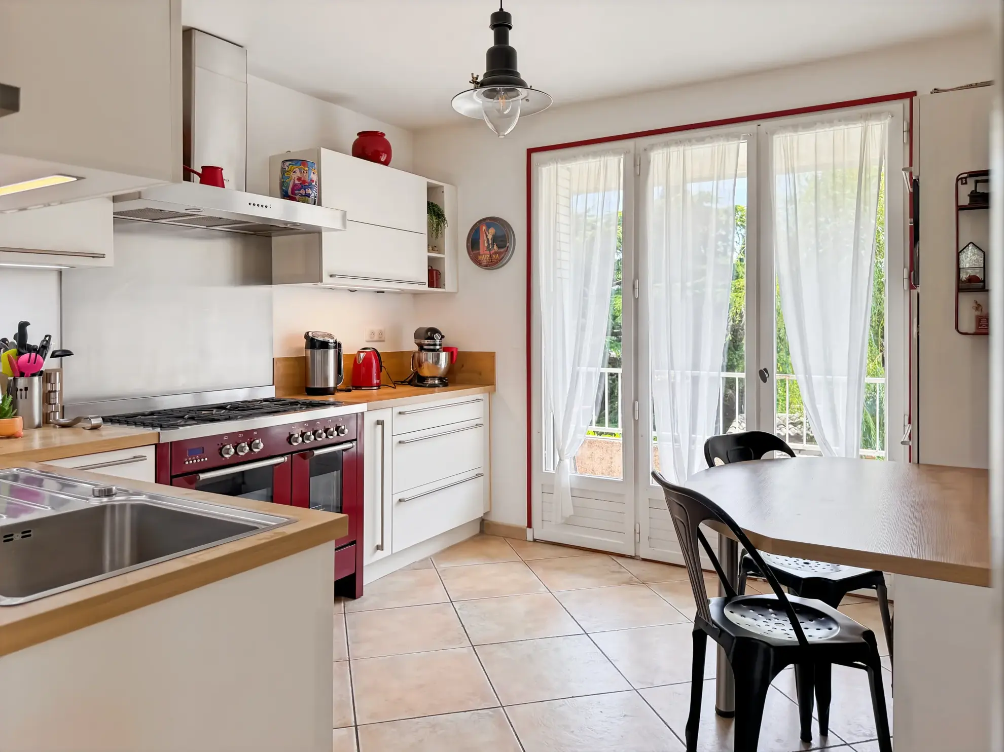 Maison lumineuse avec jardin et garage à Aubenas – Quartier calme 