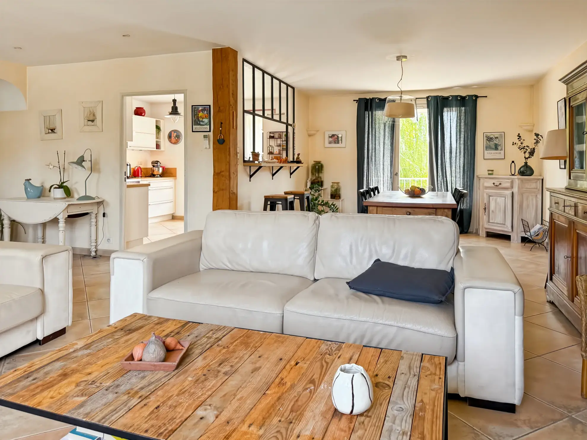 Maison lumineuse avec jardin et garage à Aubenas – Quartier calme 