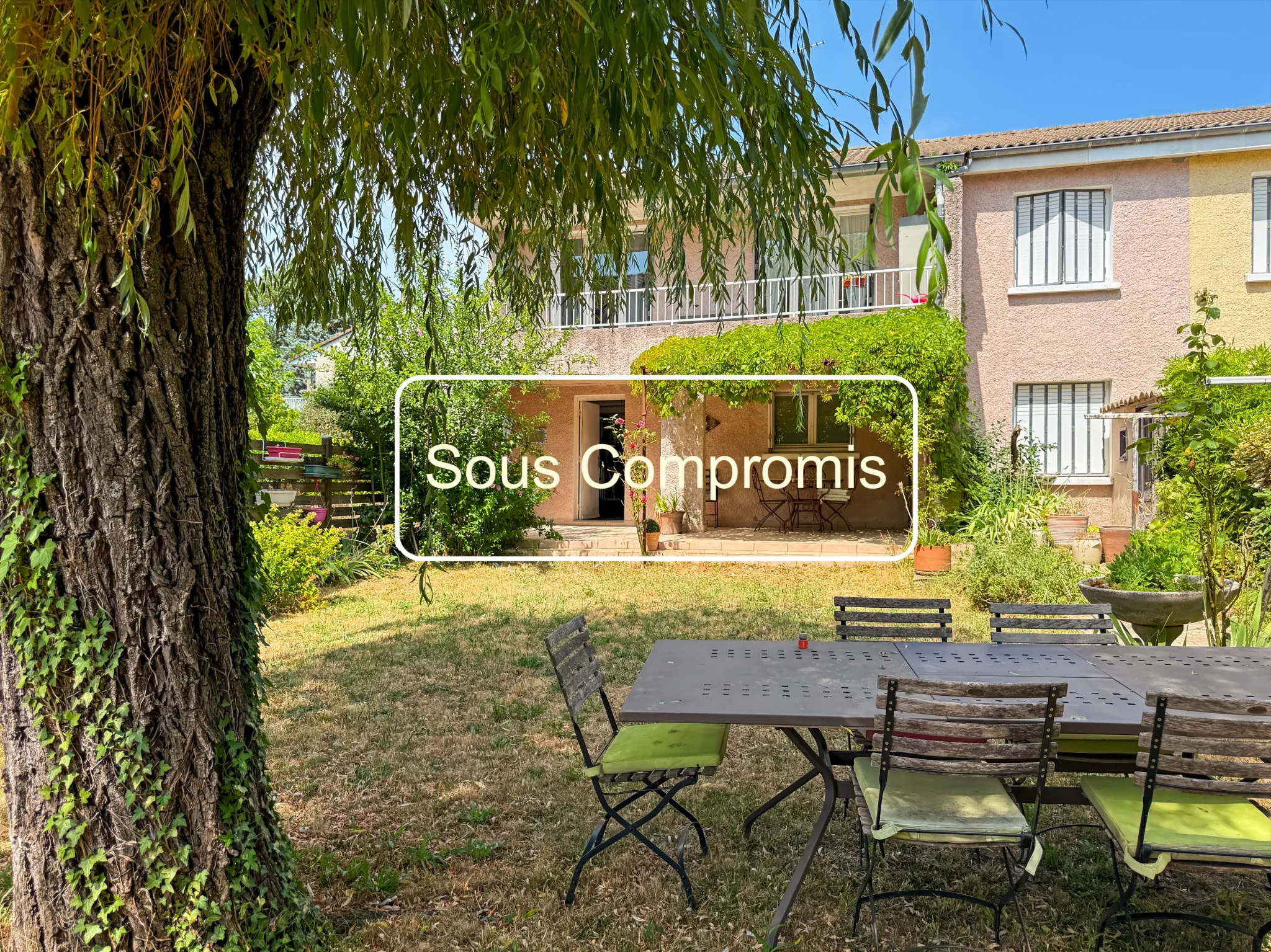 Maison lumineuse avec jardin et garage à Aubenas – Quartier calme