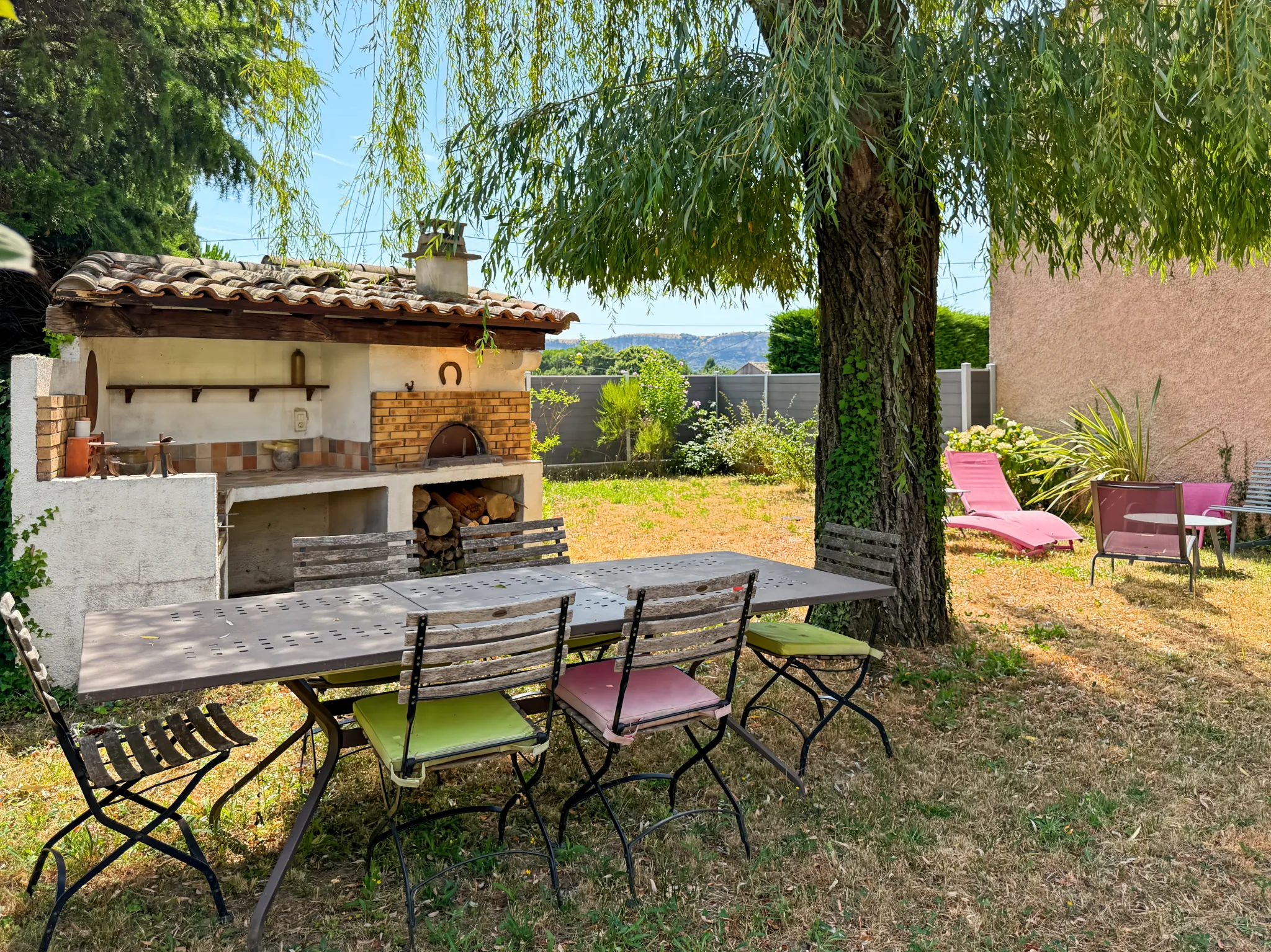 Maison lumineuse avec jardin et garage à Aubenas – Quartier calme 
