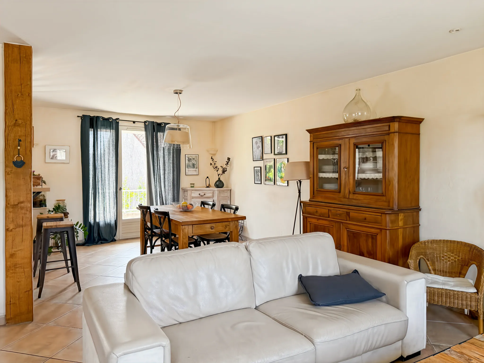 Maison lumineuse avec jardin et garage à Aubenas – Quartier calme 