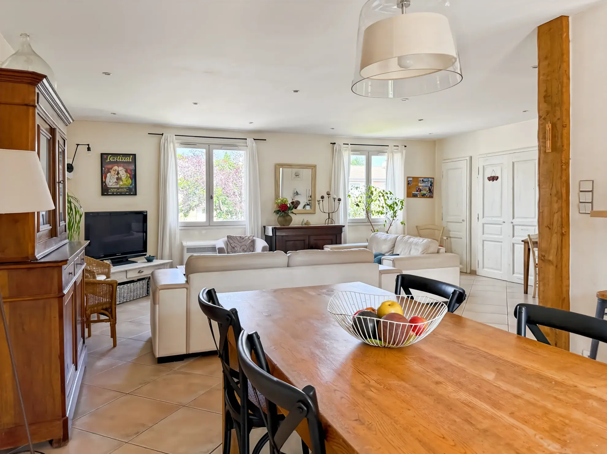 Maison lumineuse avec jardin et garage à Aubenas – Quartier calme 