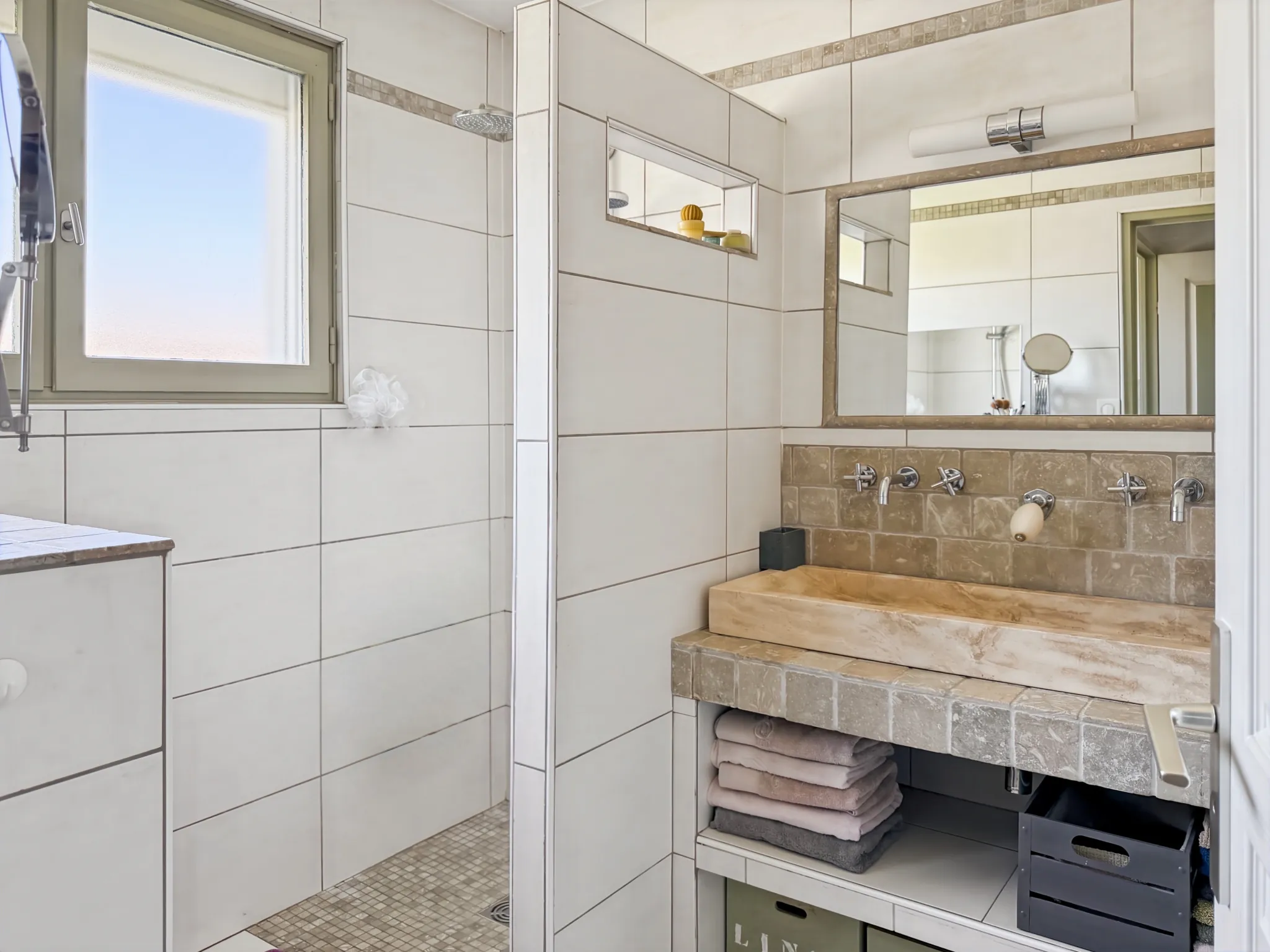 Maison lumineuse avec jardin et garage à Aubenas – Quartier calme 