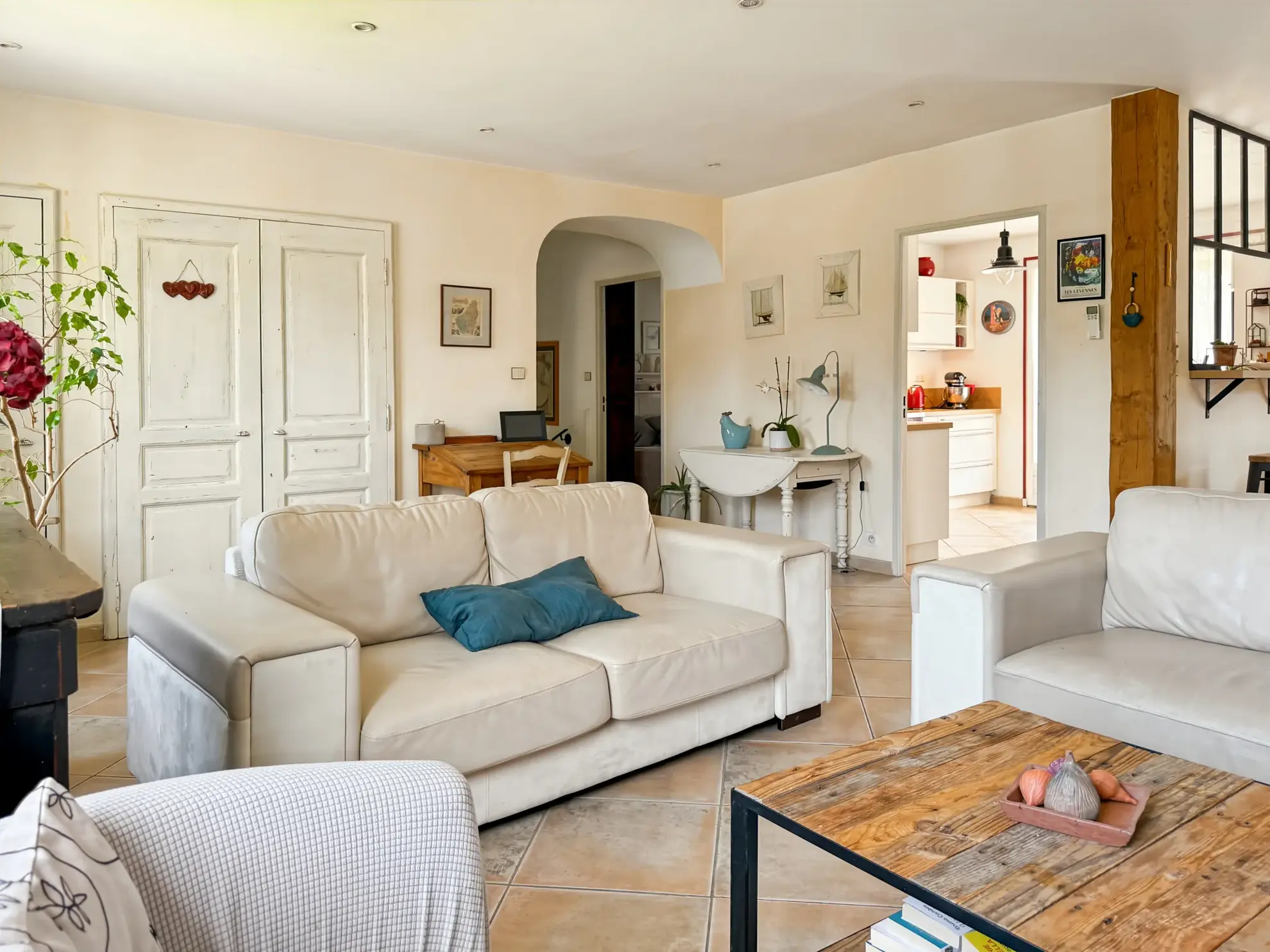 Maison lumineuse avec jardin et garage à Aubenas – Quartier calme 