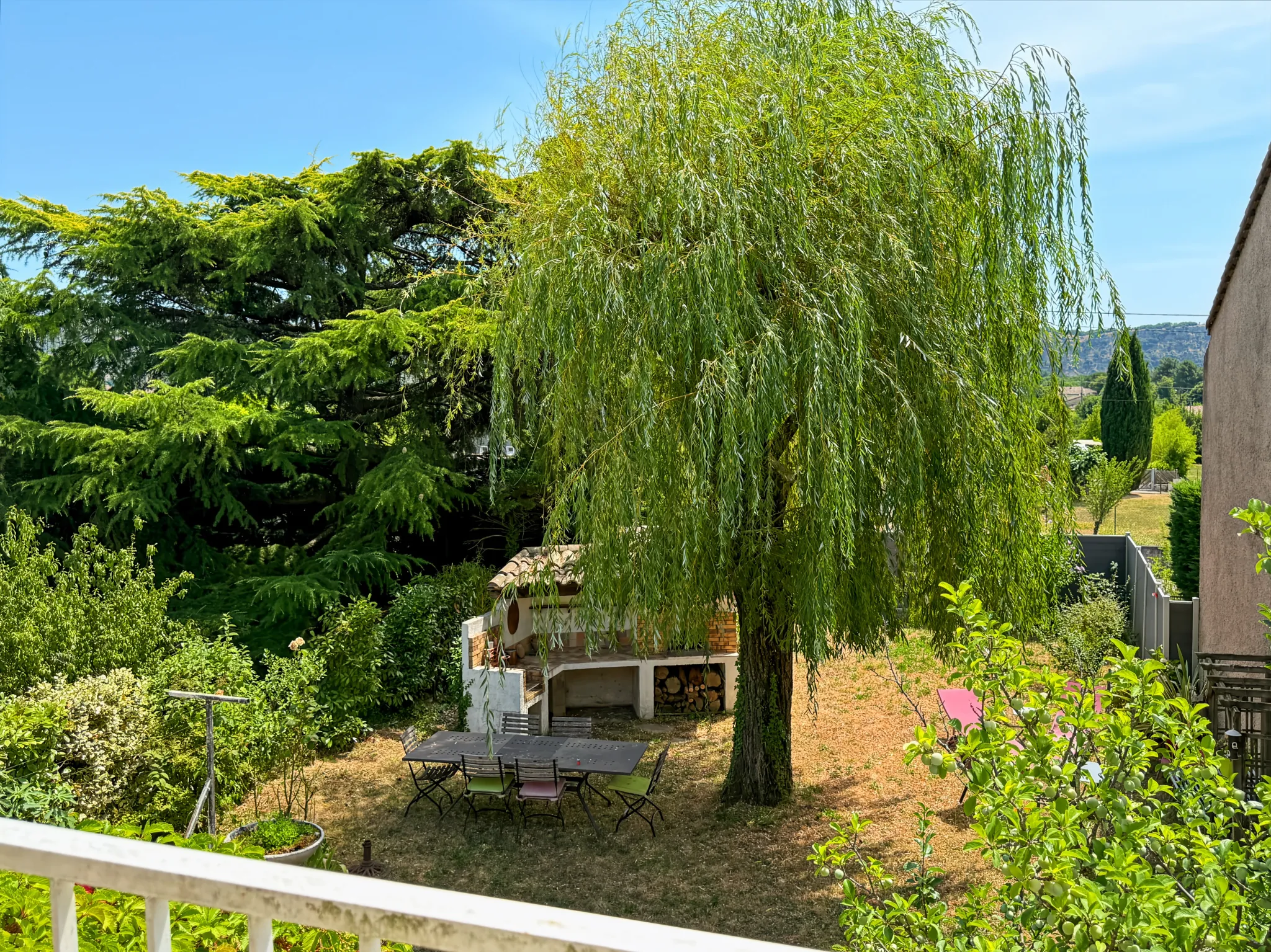 Maison lumineuse avec jardin et garage à Aubenas – Quartier calme 