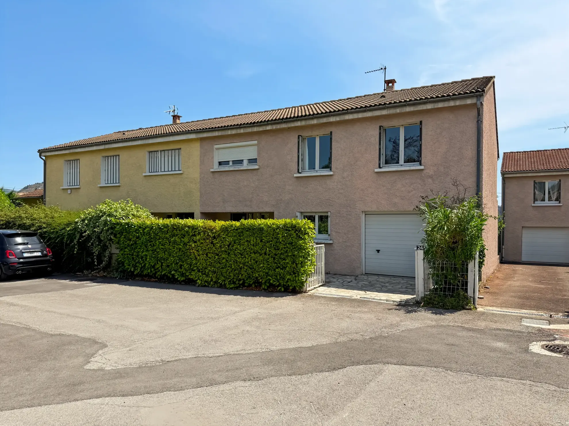 Maison lumineuse avec jardin et garage à Aubenas – Quartier calme 