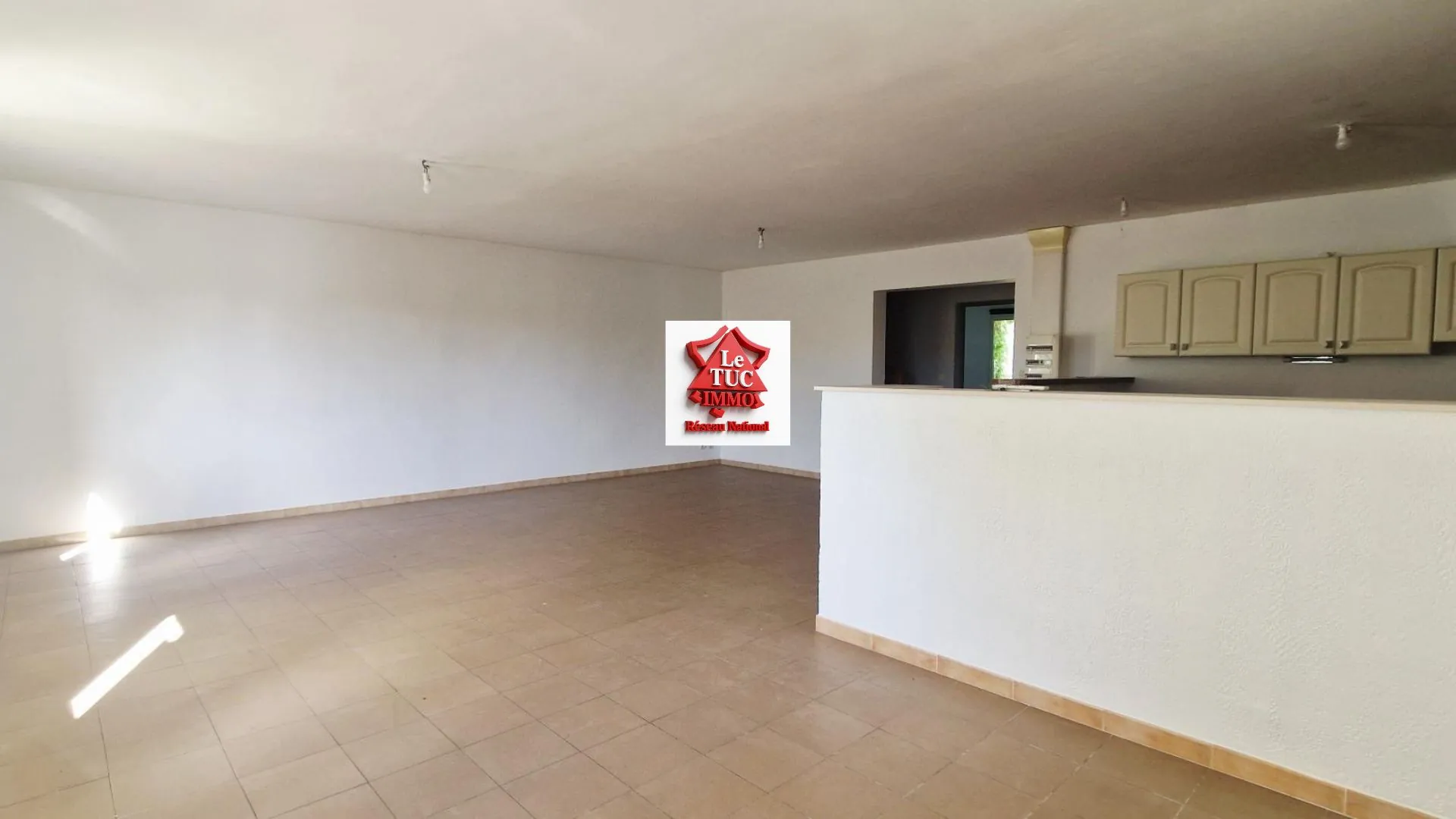 Belle maison familiale de 149 m² avec garages et vue sur Pont Saint Esprit 