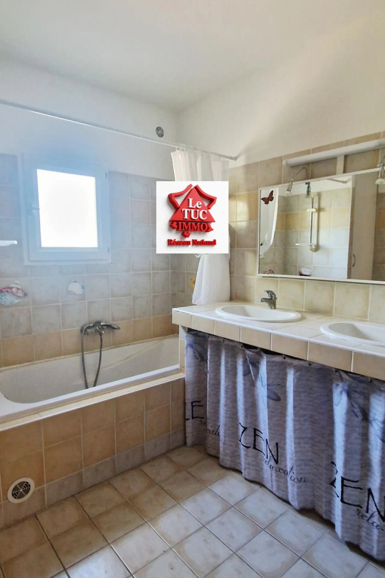 Belle maison familiale de 149 m² avec garages et vue sur Pont Saint Esprit 