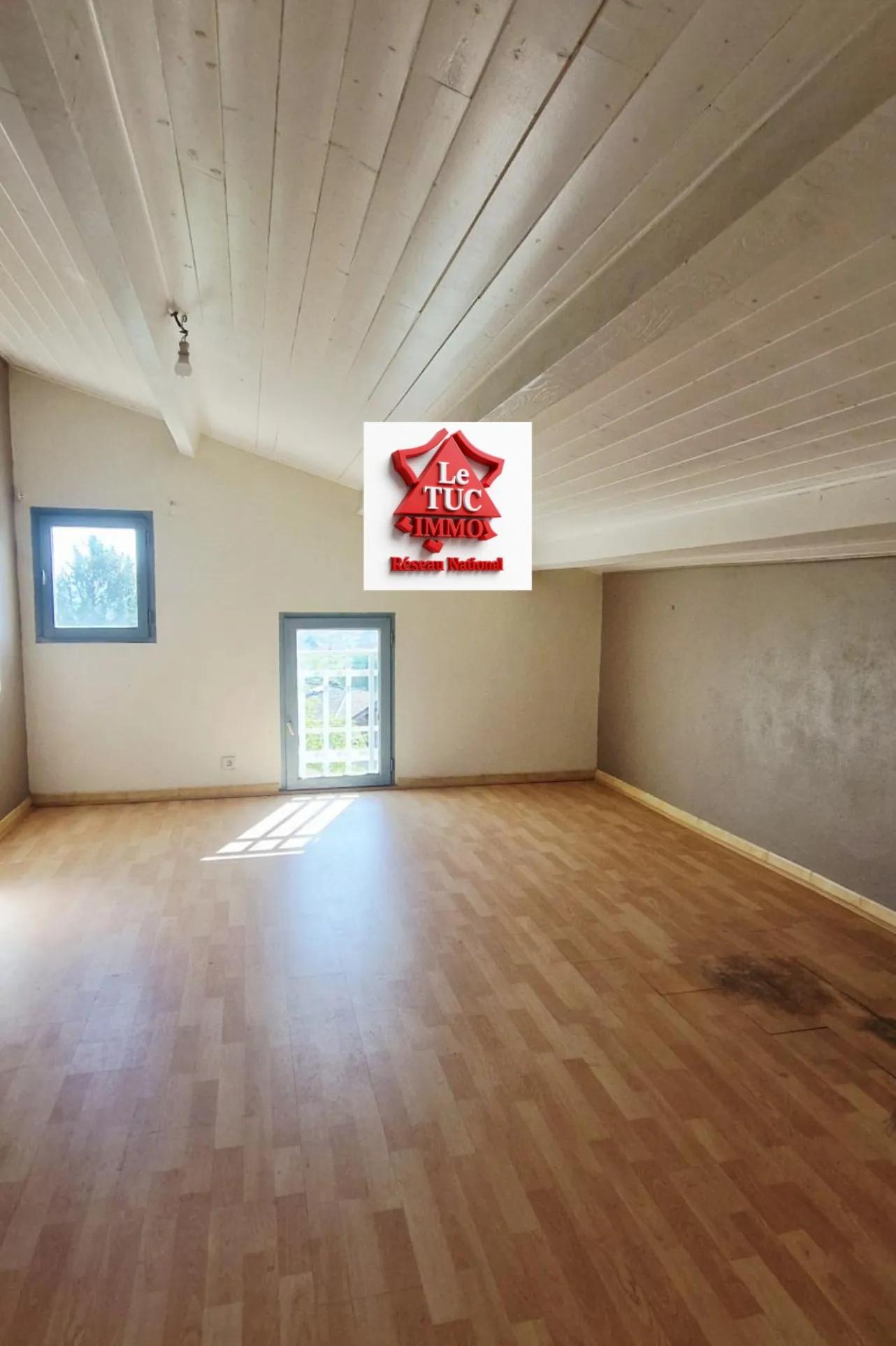 Belle maison familiale de 149 m² avec garages et vue sur Pont Saint Esprit 