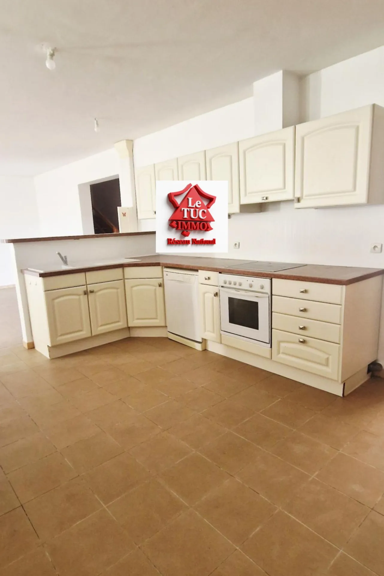 Belle maison familiale de 149 m² avec garages et vue sur Pont Saint Esprit 