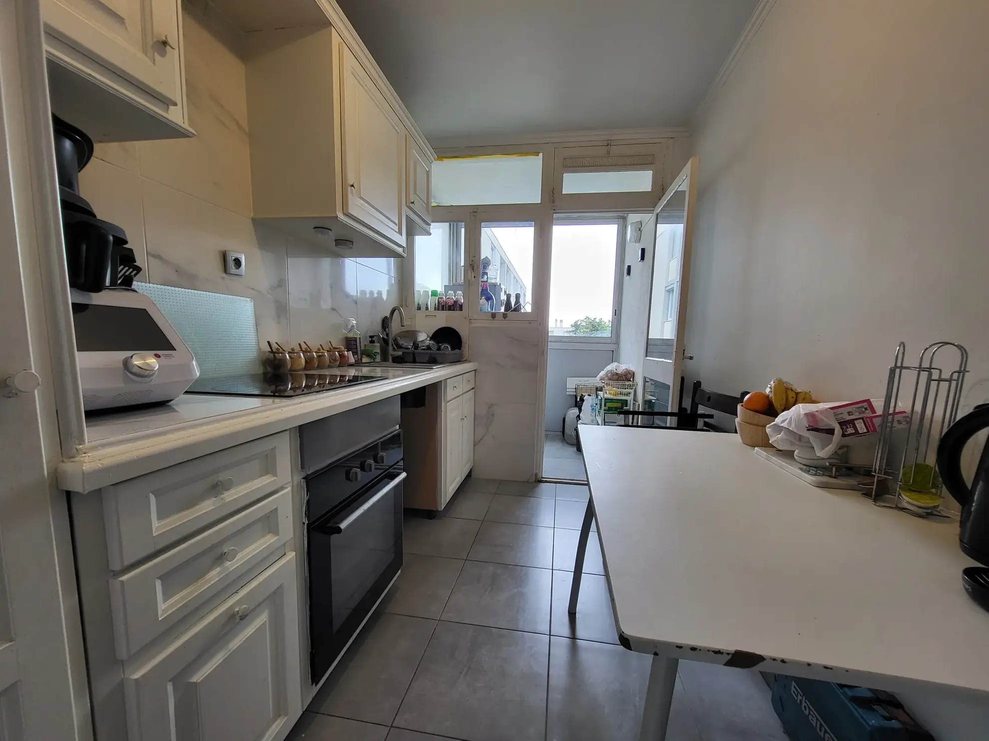 Appartement 3 pièces avec balcon, parking et cave à Marignane 