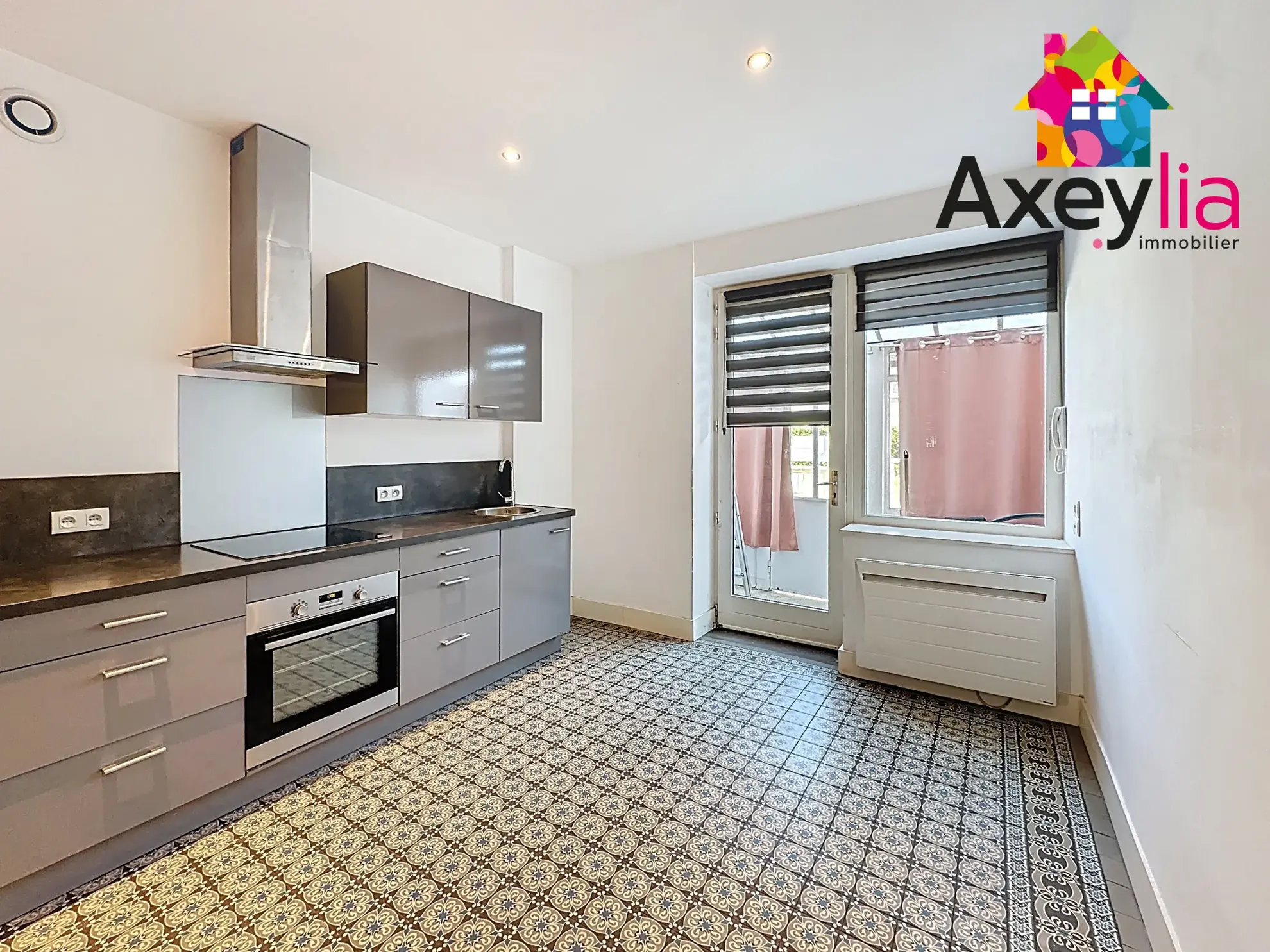 Appartement T3 en rez-de-jardin à Roanne avec parking et terrasse 