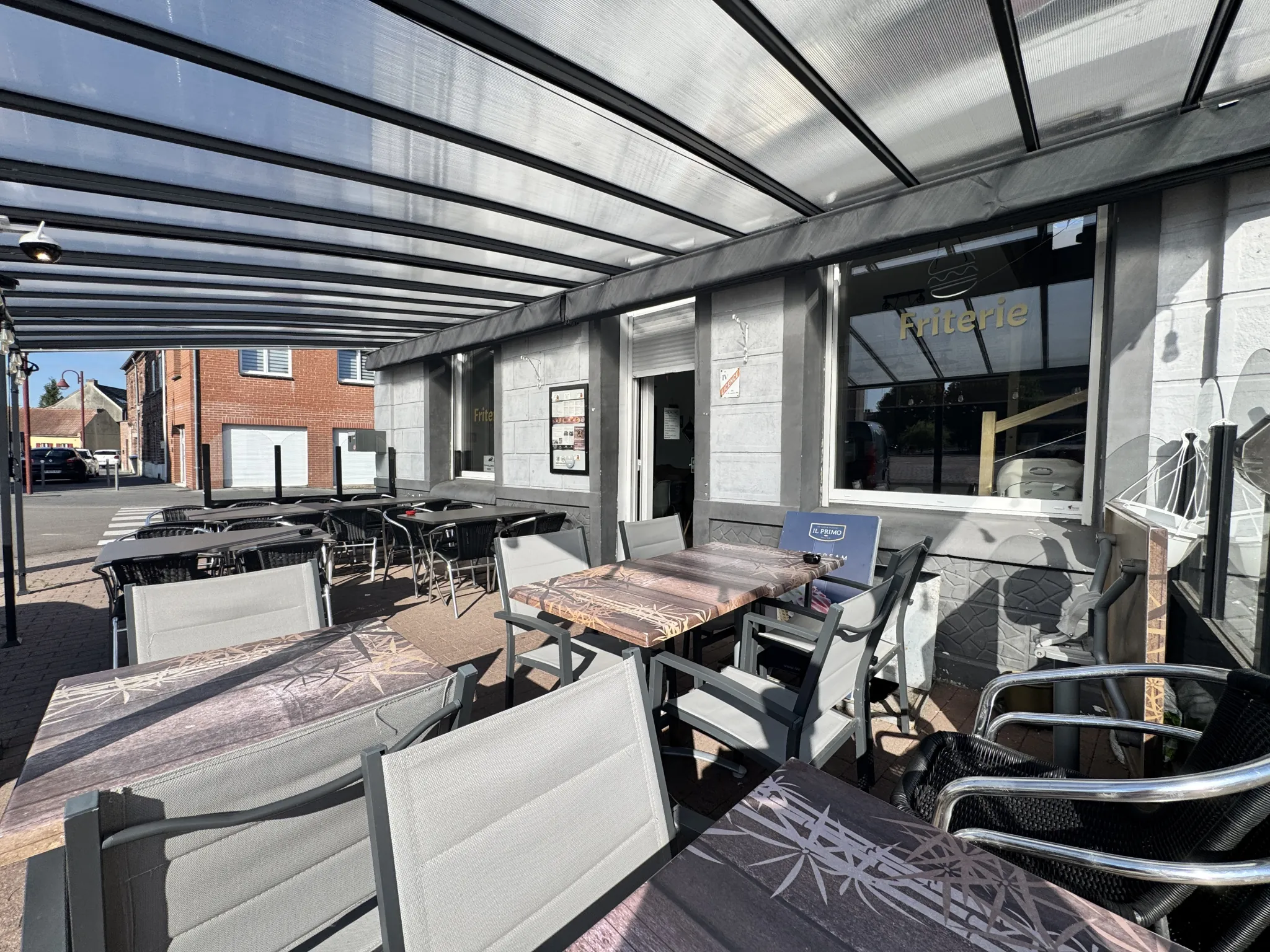 Friterie à vendre à Wallers avec murs et fonds, emplacement stratégique 