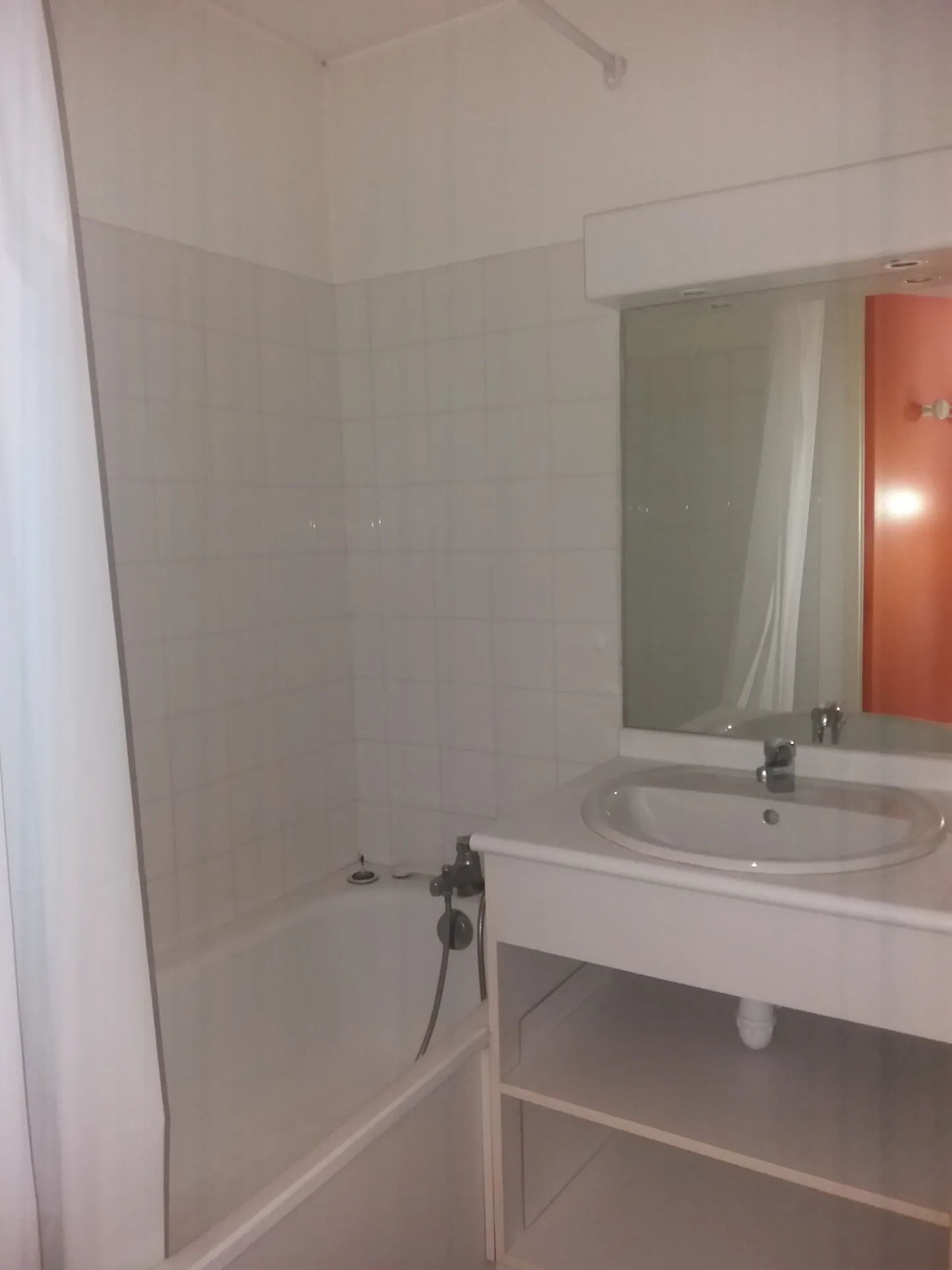 Studio tout confort à Saint-Étienne, résidence sécurisée, idéal investissement 