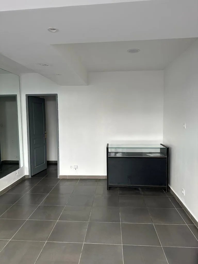 Local commercial rénové de 19 m² au Muy, idéal investissement 
