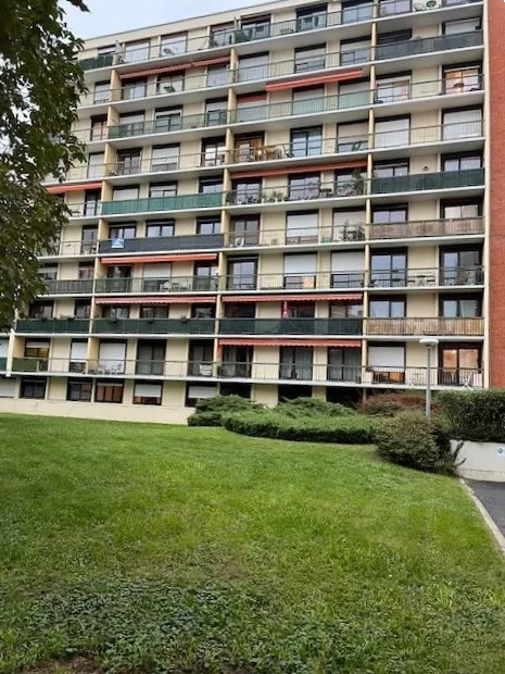 A vendre appartement T4 lumineux à Clermont-Ferrand, proche jardin Lecoq