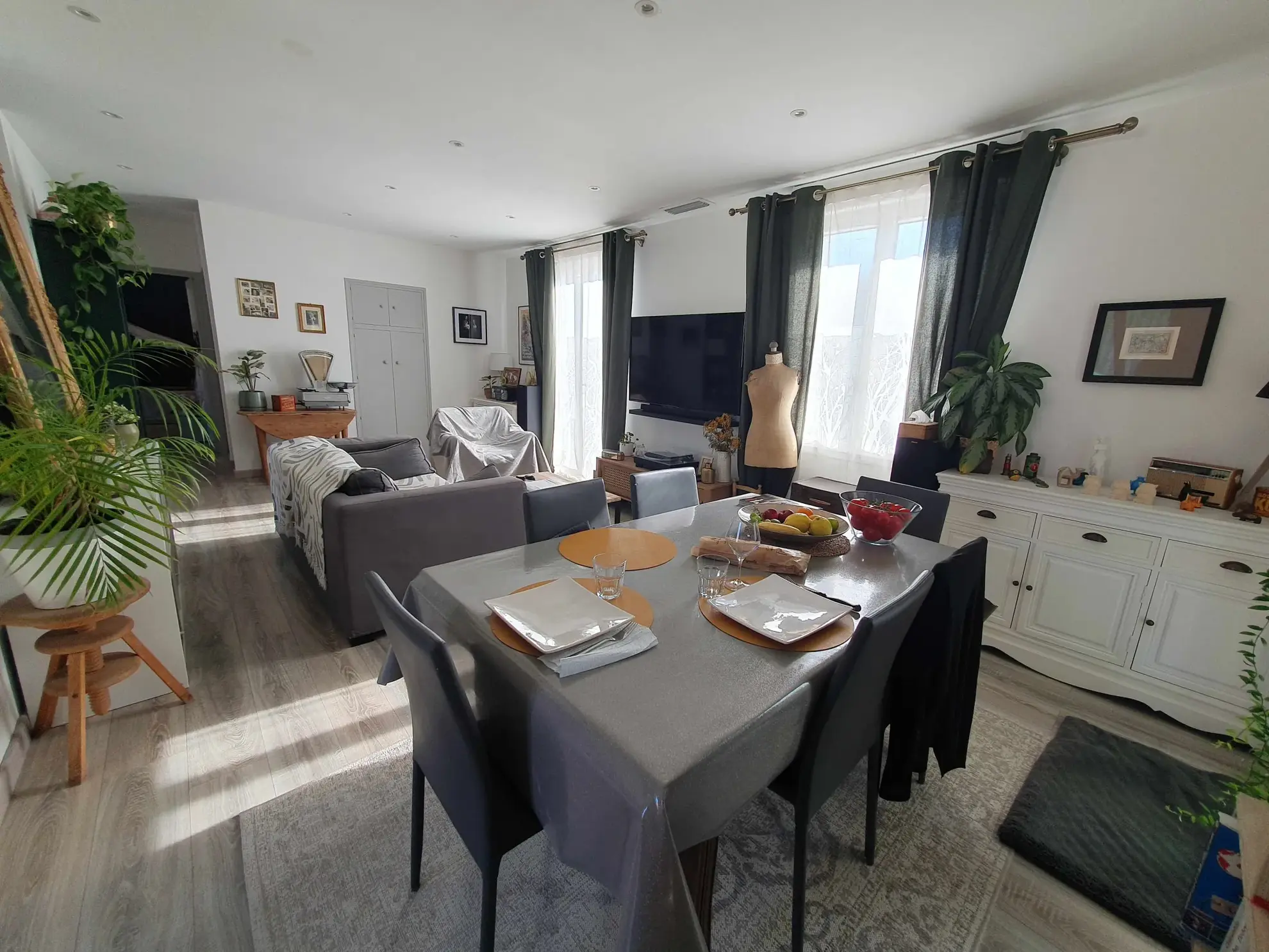 Villa rénovée avec jardin, patio et cave aux Angles, proche d'Avignon 