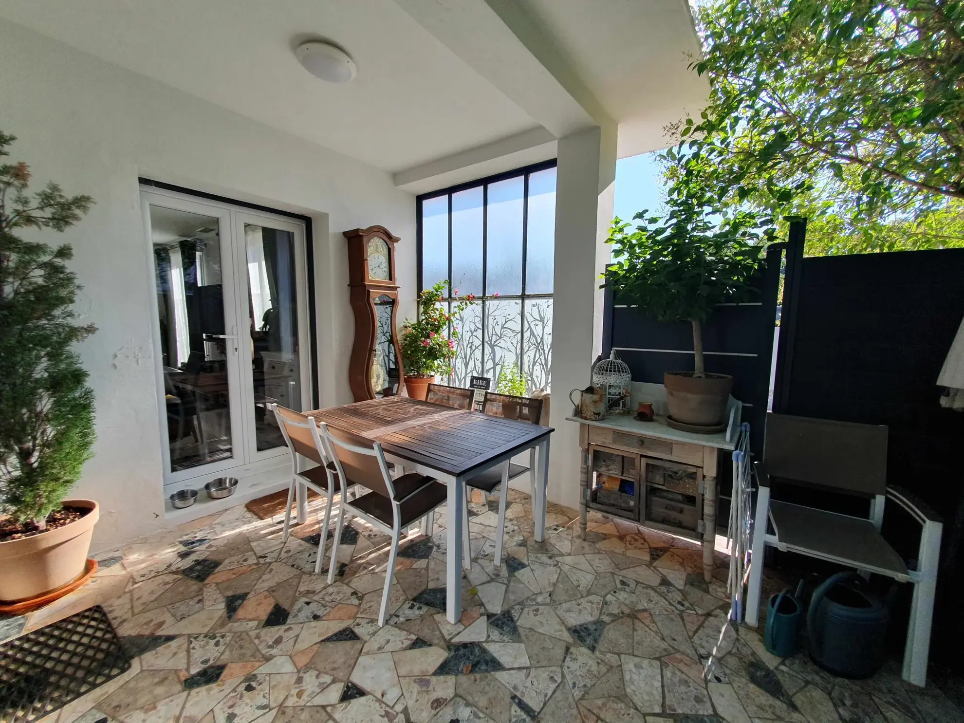 Villa rénovée avec jardin, patio et cave aux Angles, proche d'Avignon 
