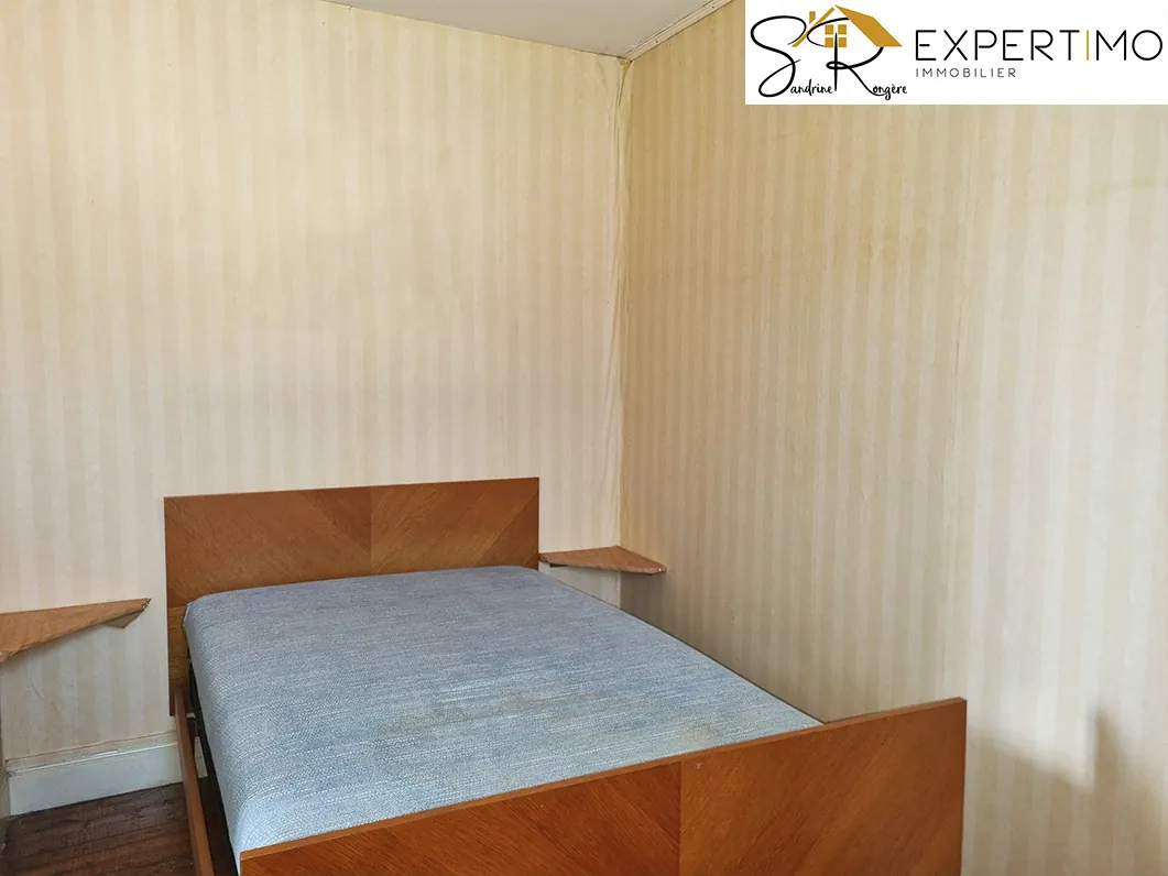 Maison à rénover avec grange et terrain à Buxières-sous-Montaigut à 55 000 € 