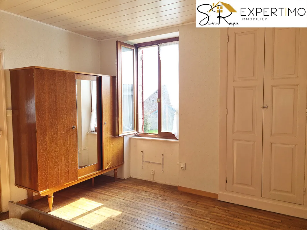 Maison à rénover avec grange et terrain à Buxières-sous-Montaigut à 55 000 € 