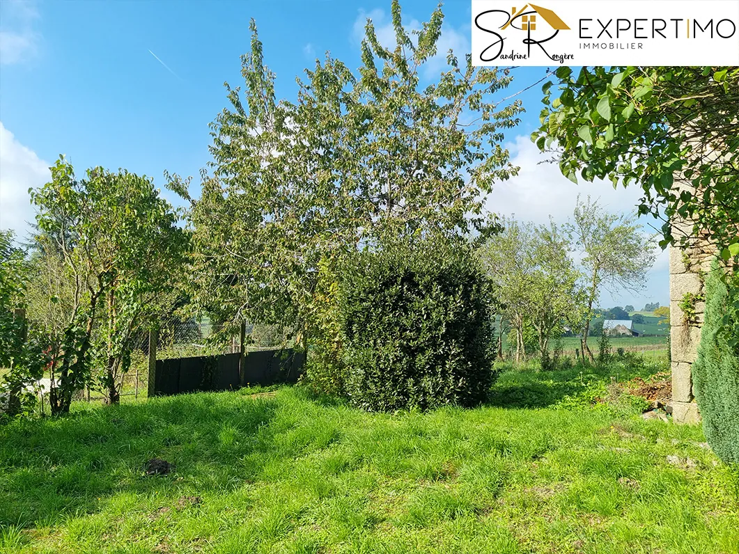 Maison à rénover avec grange et terrain à Buxières-sous-Montaigut à 55 000 € 