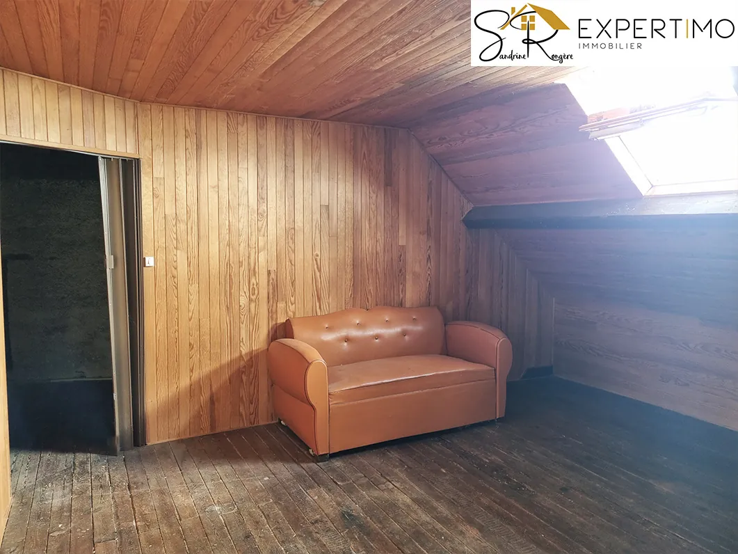 Maison à rénover avec grange et terrain à Buxières-sous-Montaigut à 55 000 € 