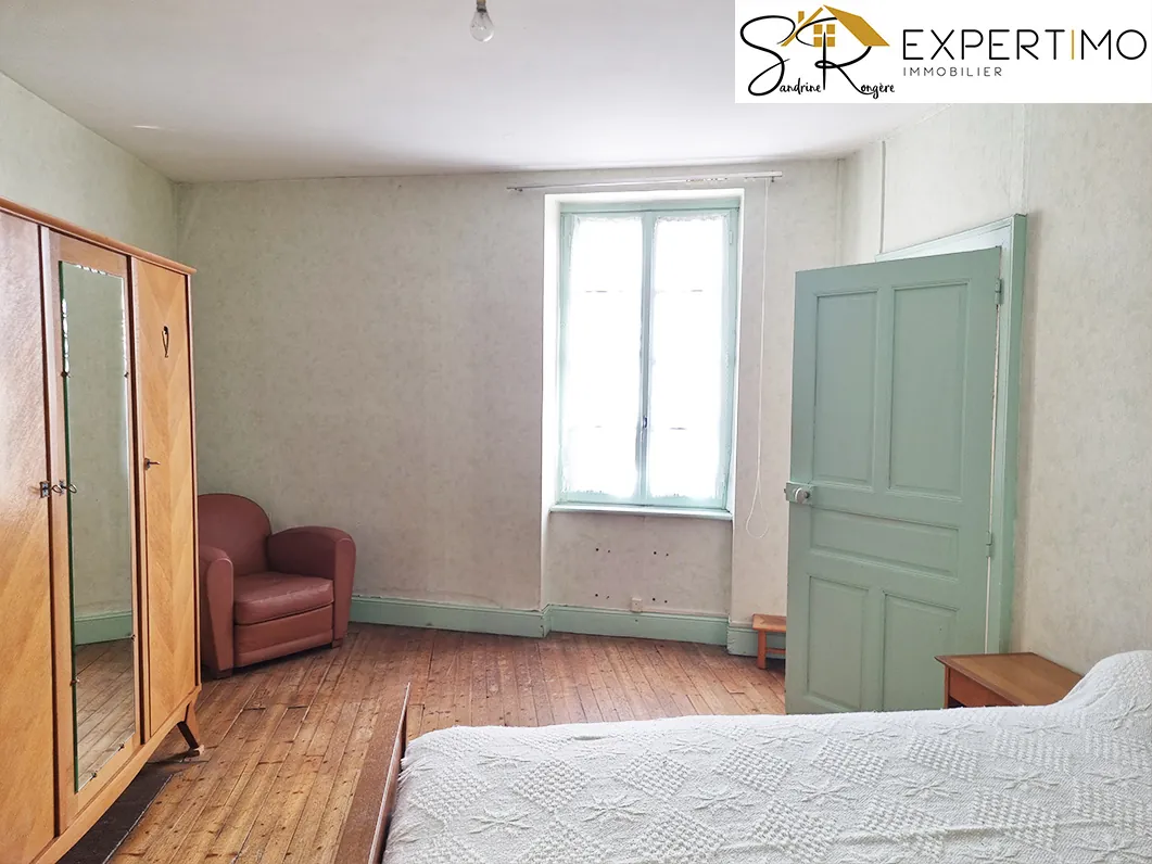 Maison à rénover avec grange et terrain à Buxières-sous-Montaigut à 55 000 € 