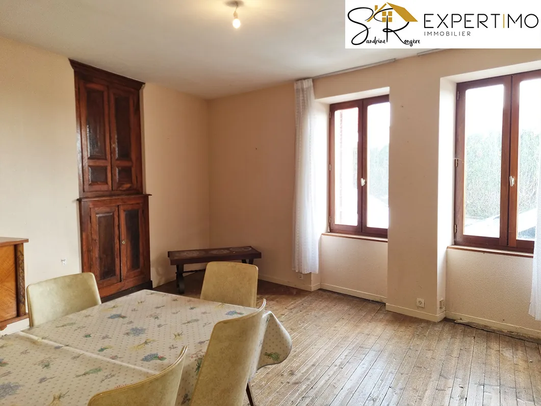 Maison à rénover avec grange et terrain à Buxières-sous-Montaigut à 55 000 € 