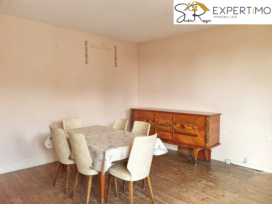 Maison à rénover avec grange et terrain à Buxières-sous-Montaigut à 55 000 € 