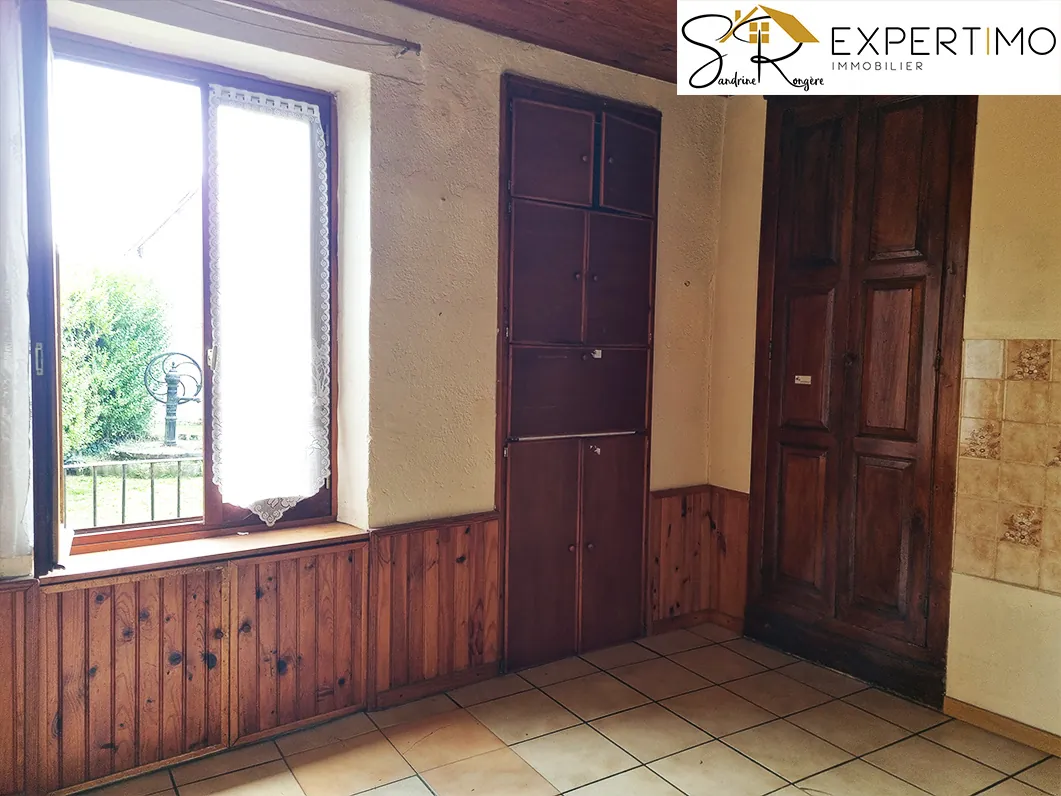 Maison à rénover avec grange et terrain à Buxières-sous-Montaigut à 55 000 € 