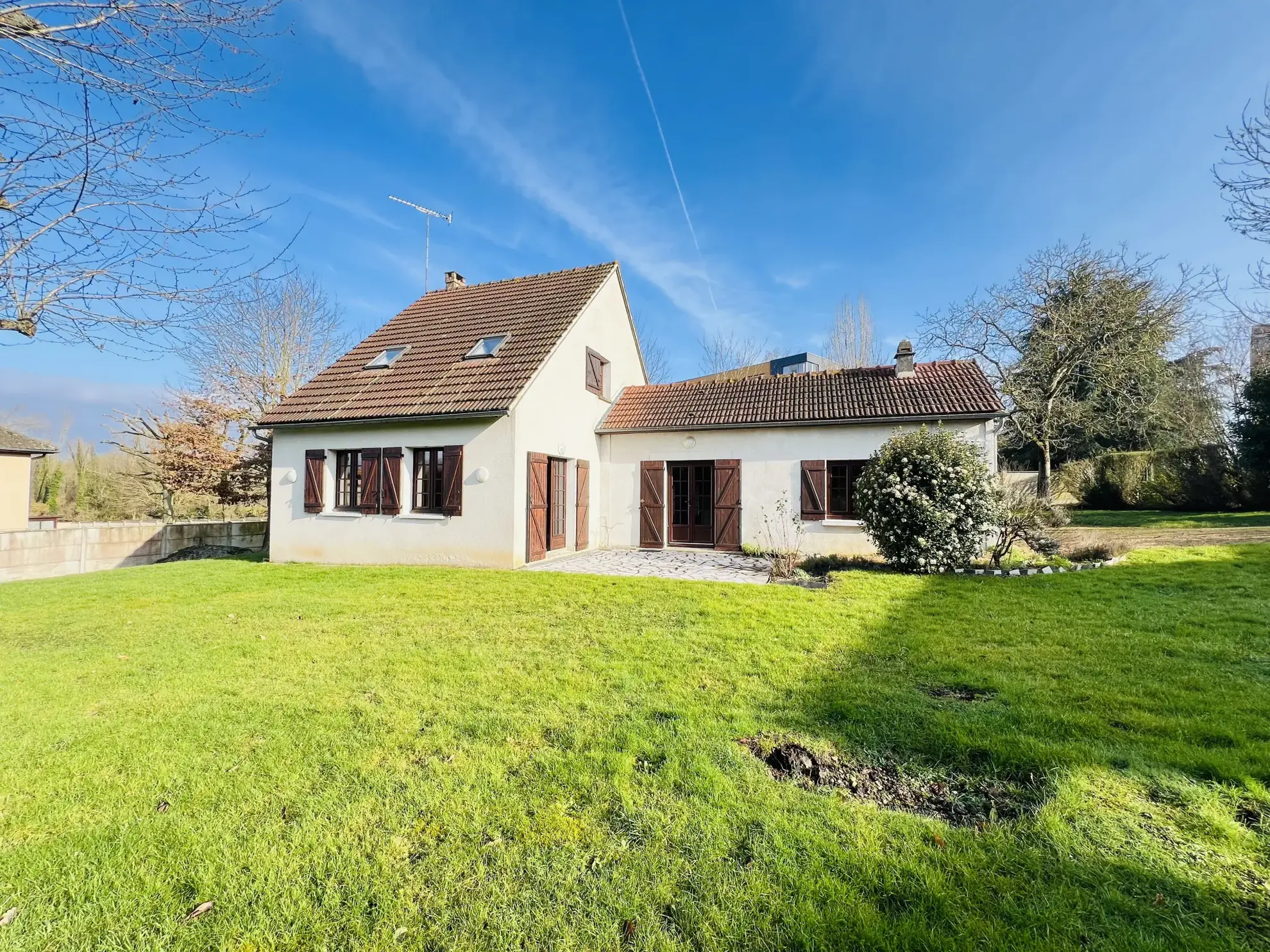 Maison à rénover avec jardin en centre-ville d'Auneau - 134 m2