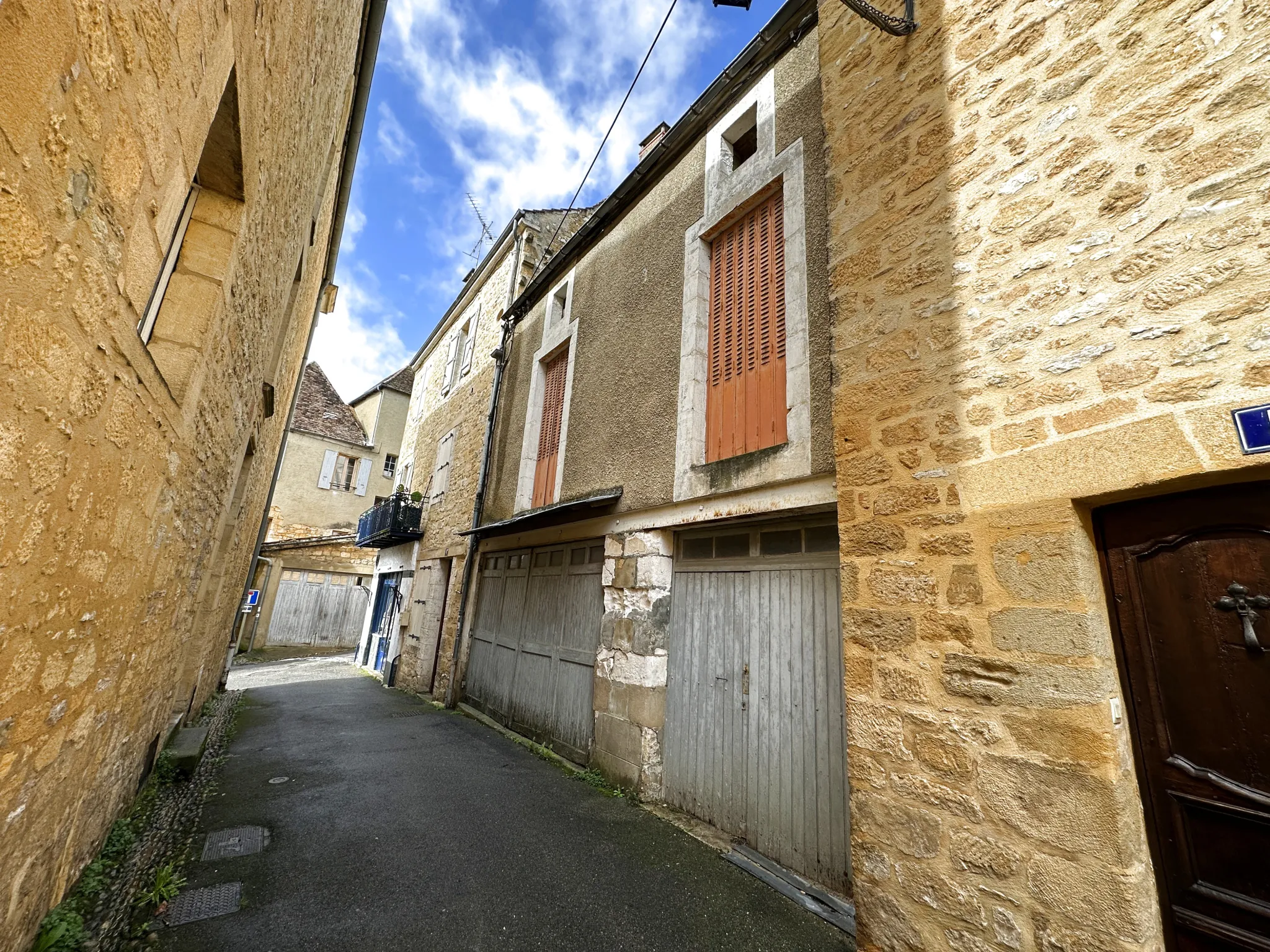 Vente maison historique avec magasin à Gourdon – Opportunité rare 
