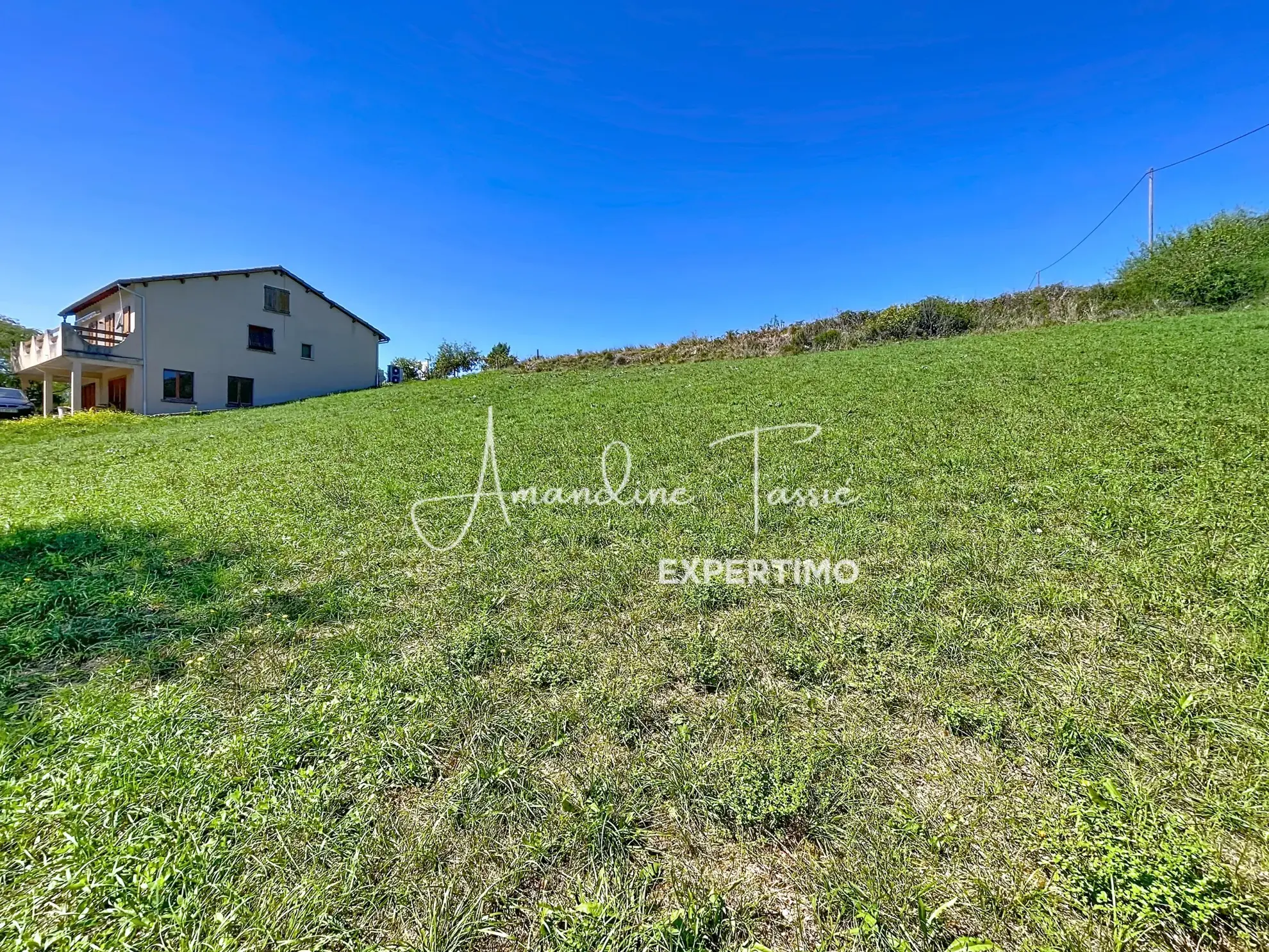 Terrain constructible avec vue dégagée à Compregnac proche Millau 