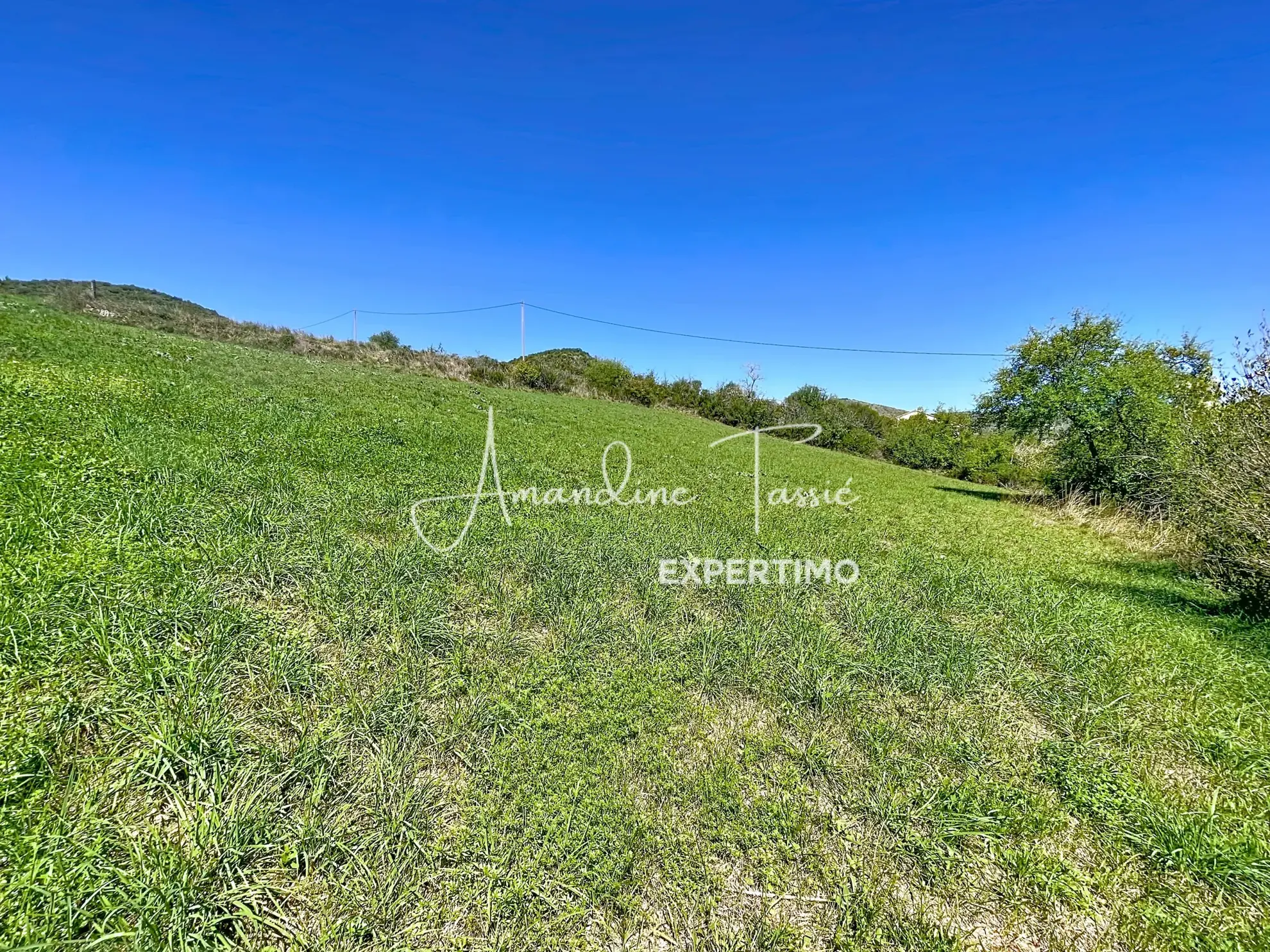 Terrain constructible avec vue dégagée à Compregnac proche Millau 