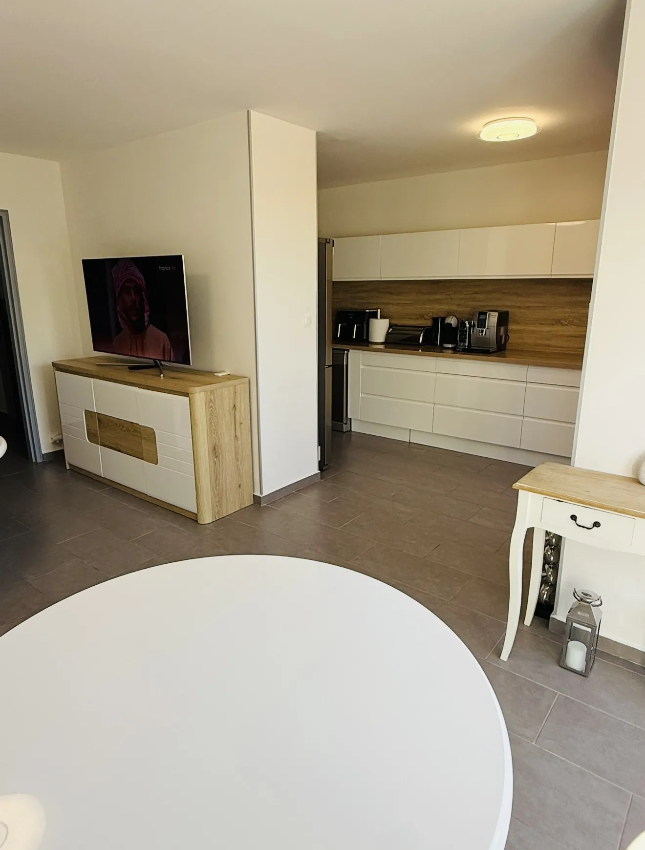 Appartement 4 pièces rénové avec terrasse, parking et cave à Lunel 