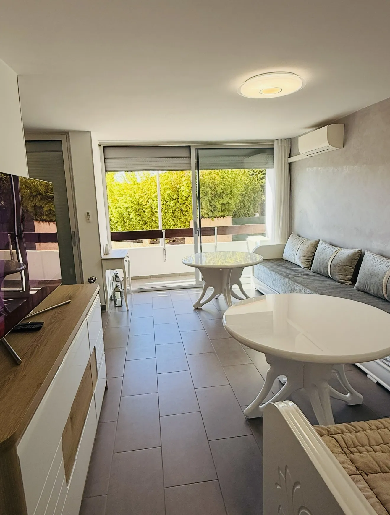 Appartement 4 pièces rénové avec terrasse, parking et cave à Lunel