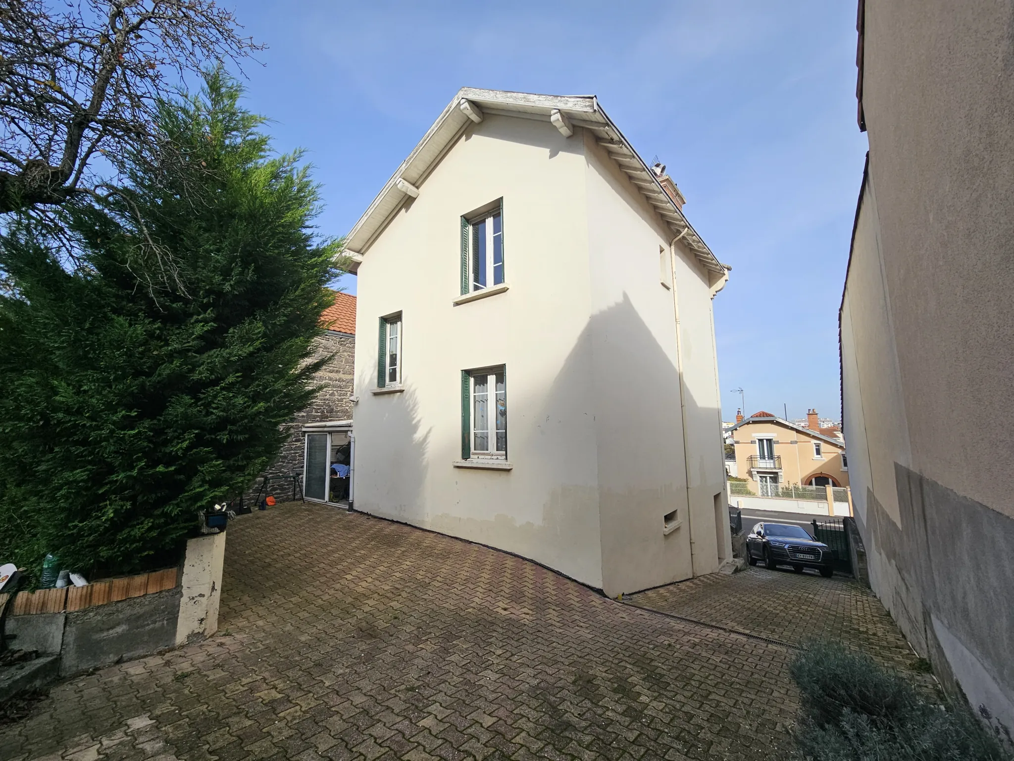 Charmante maison de ville de 95 m² à vendre à Clermont-Ferrand 