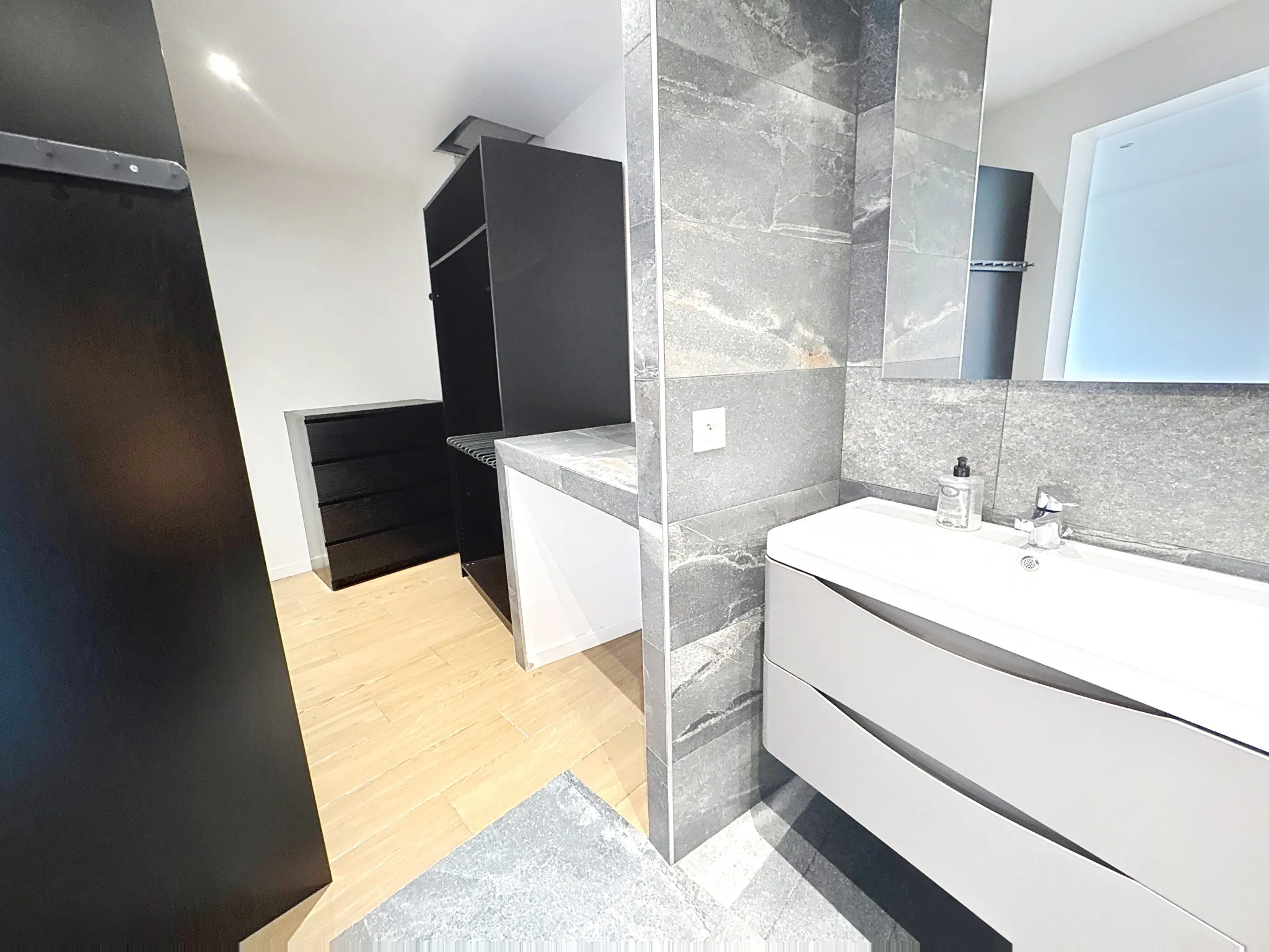 Appartement T2 rénové à Grenoble Foch/Ferrié – 55 m², emplacement privilégié 