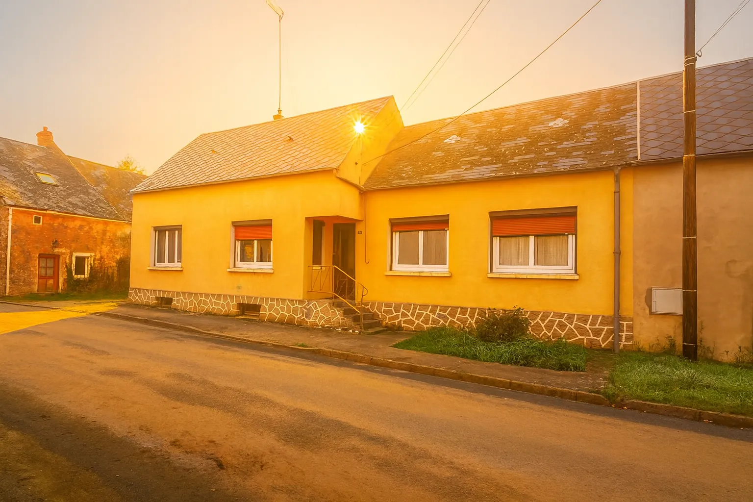 Ensemble immobilier à Etampes avec maison, grenier aménageable et dépendances 