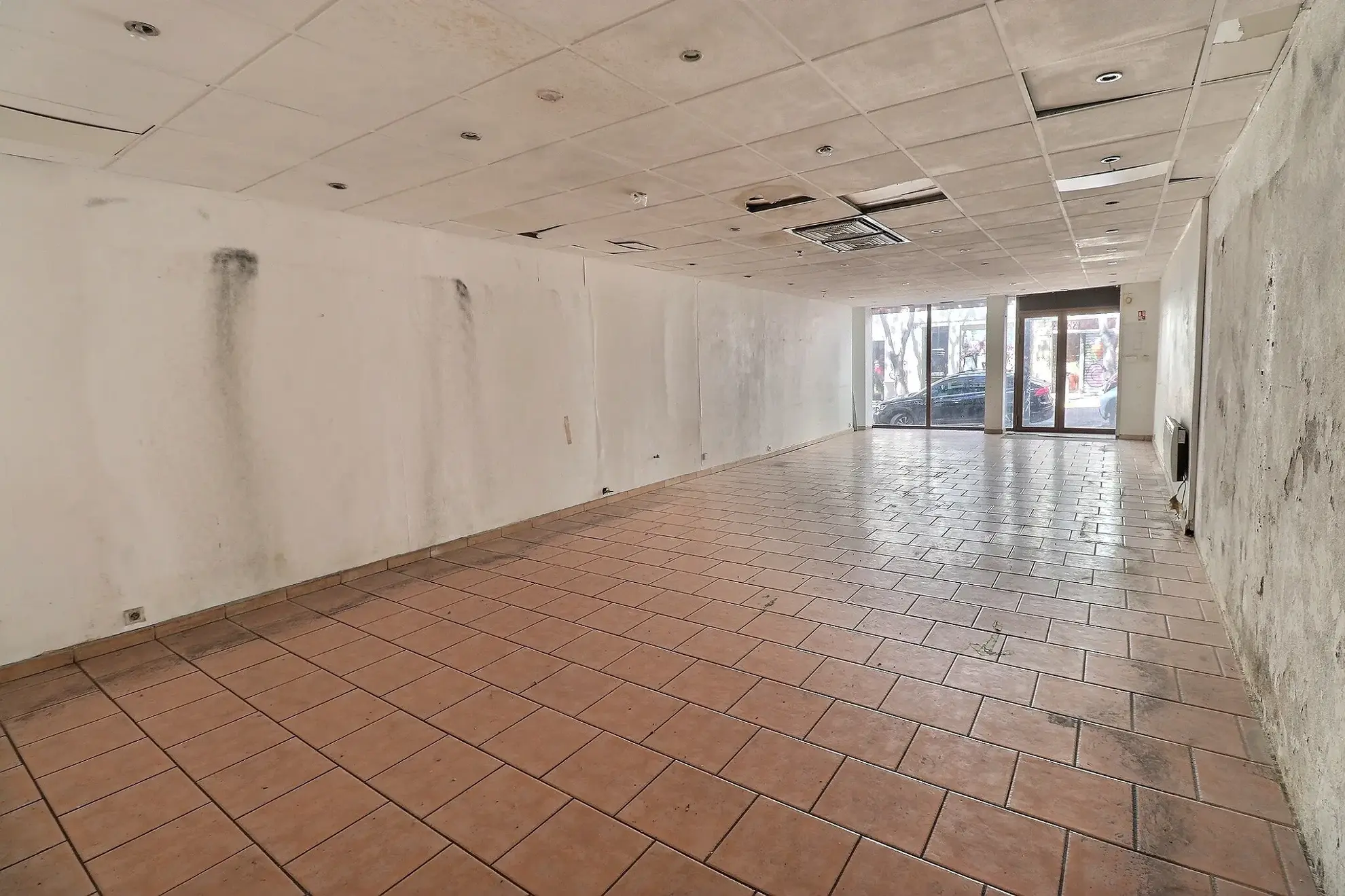 Mur commercial à vendre à Marseille sur le Boulevard de la Libération - Opportunité d'investissement 