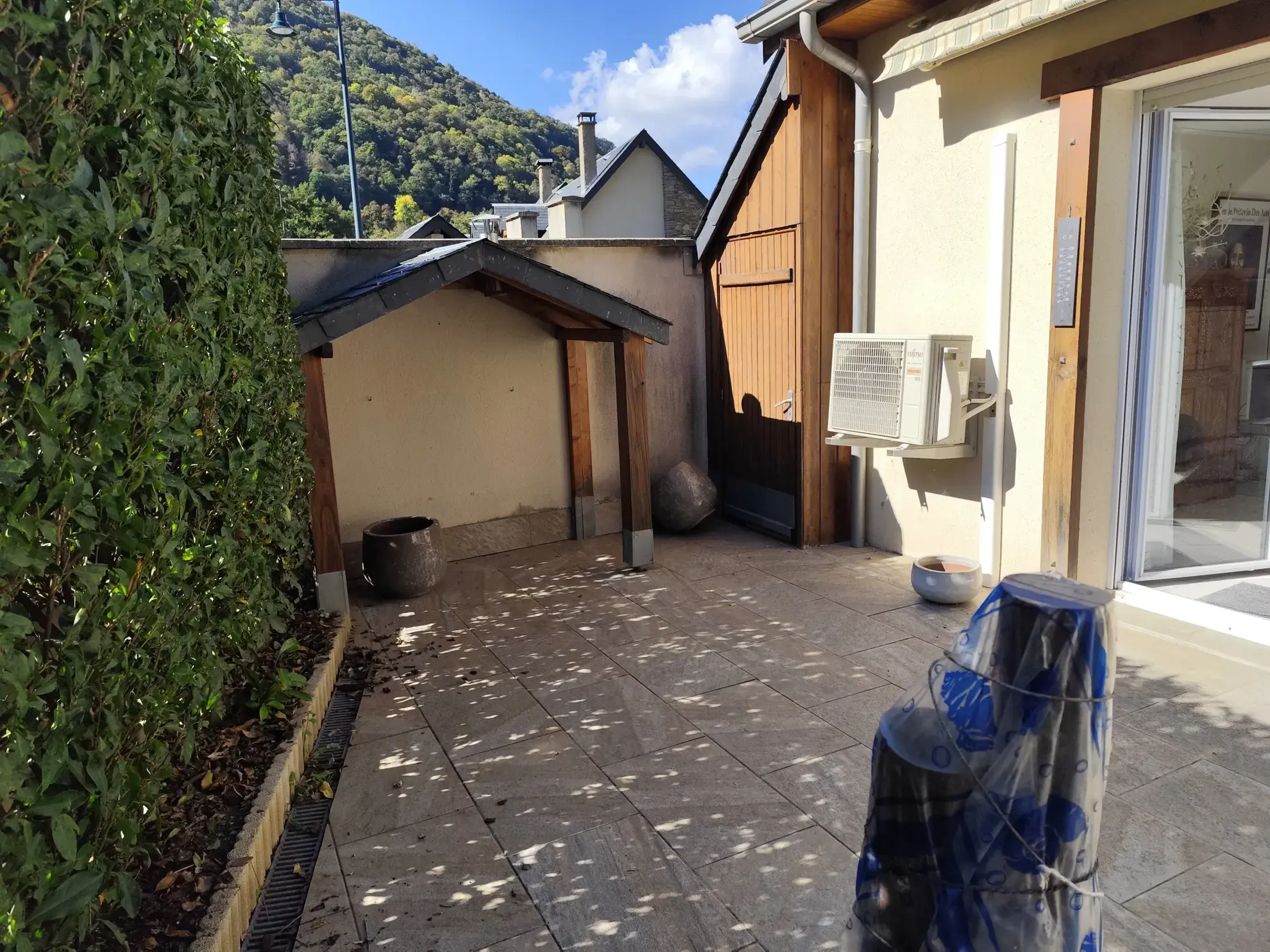 Maison récente avec terrasse et vue montagne à Saint Mamet près de Bagnères-de-Luchon 